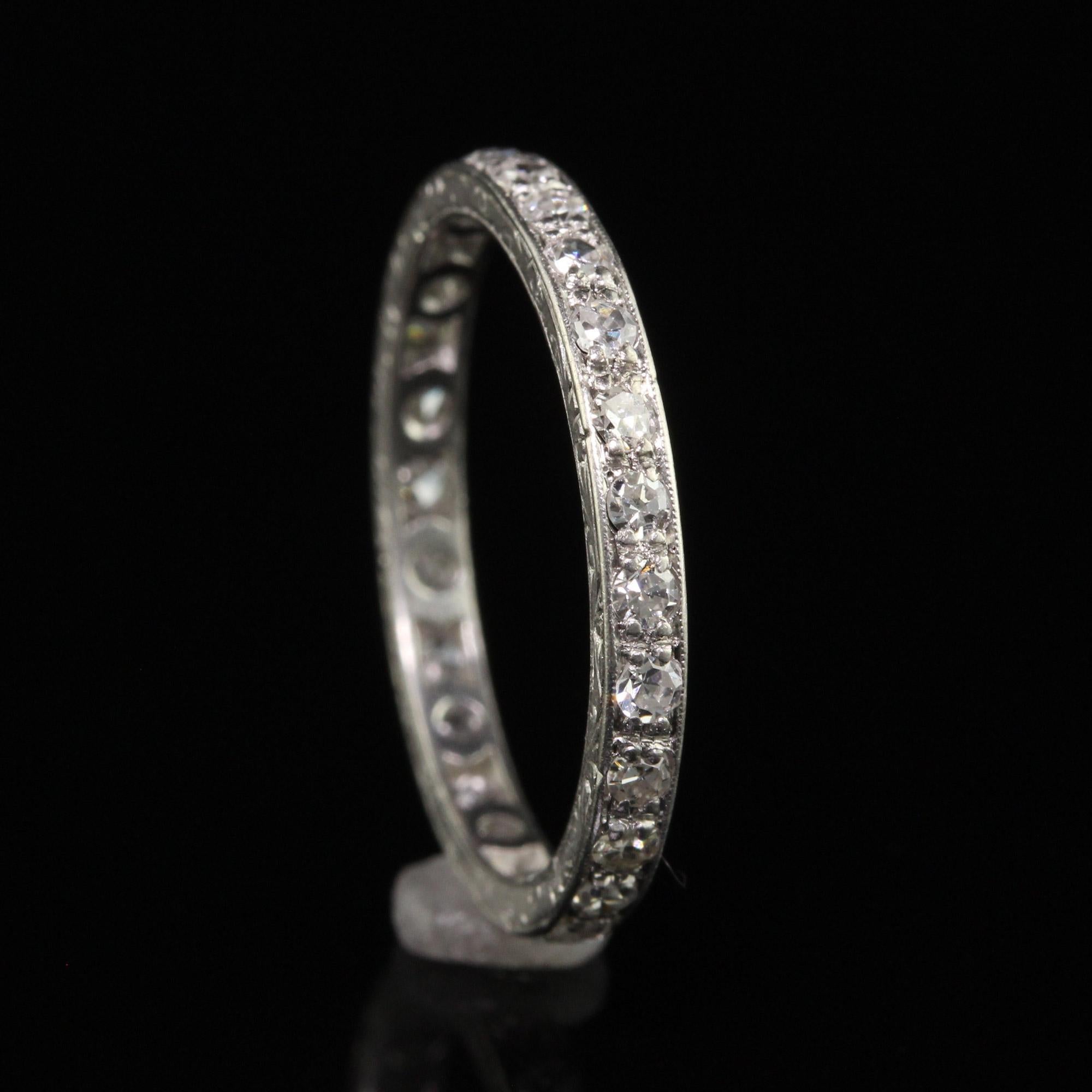 Antiker Art Deco Platin Single Cut Diamant gravierter Eternity-Ring - Größe 6,5 im Zustand „Gut“ im Angebot in Great Neck, NY
