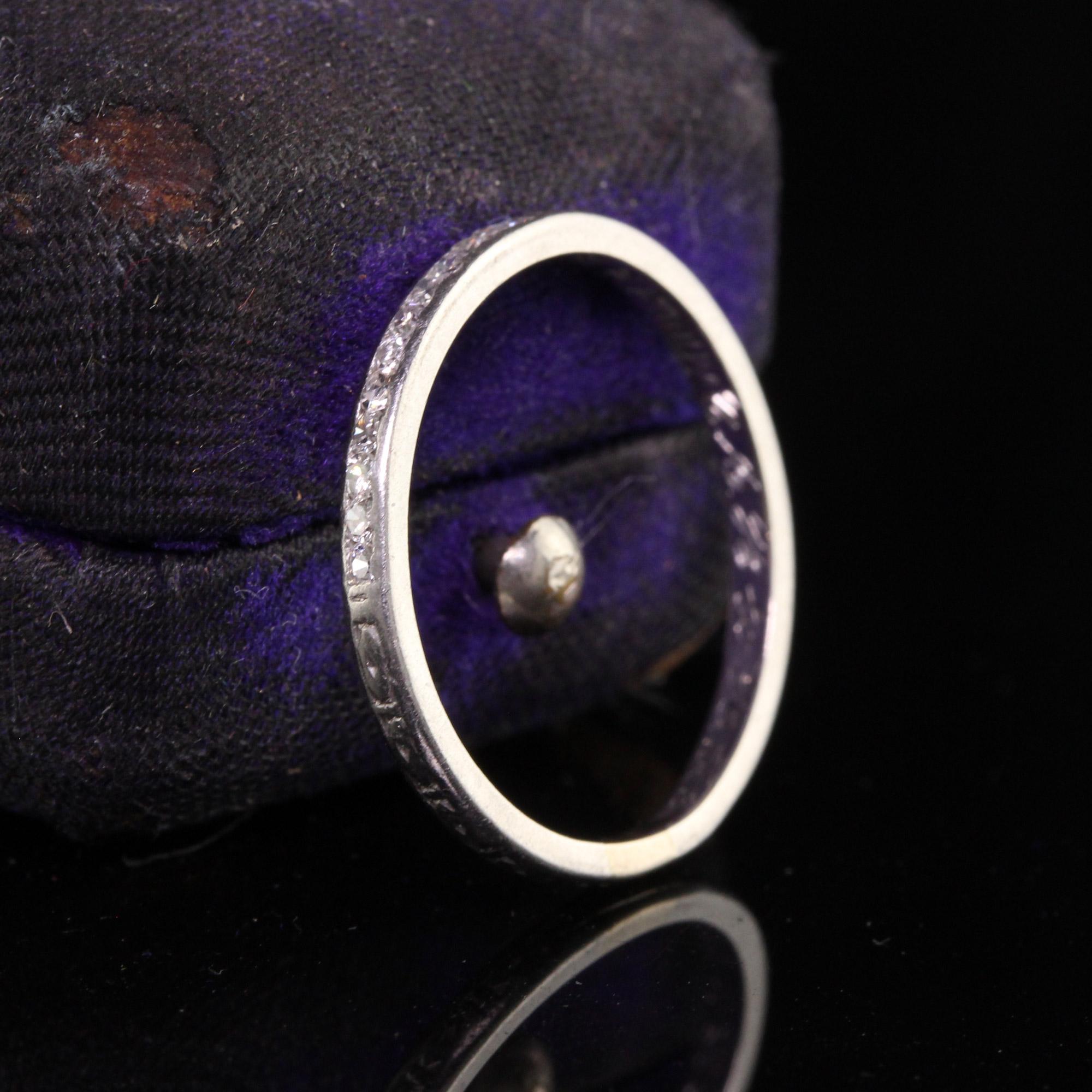 Antiker Art-Déco-Ehering aus Platin mit eingraviertem Diamanten im Einzelschliff (Art déco) im Angebot