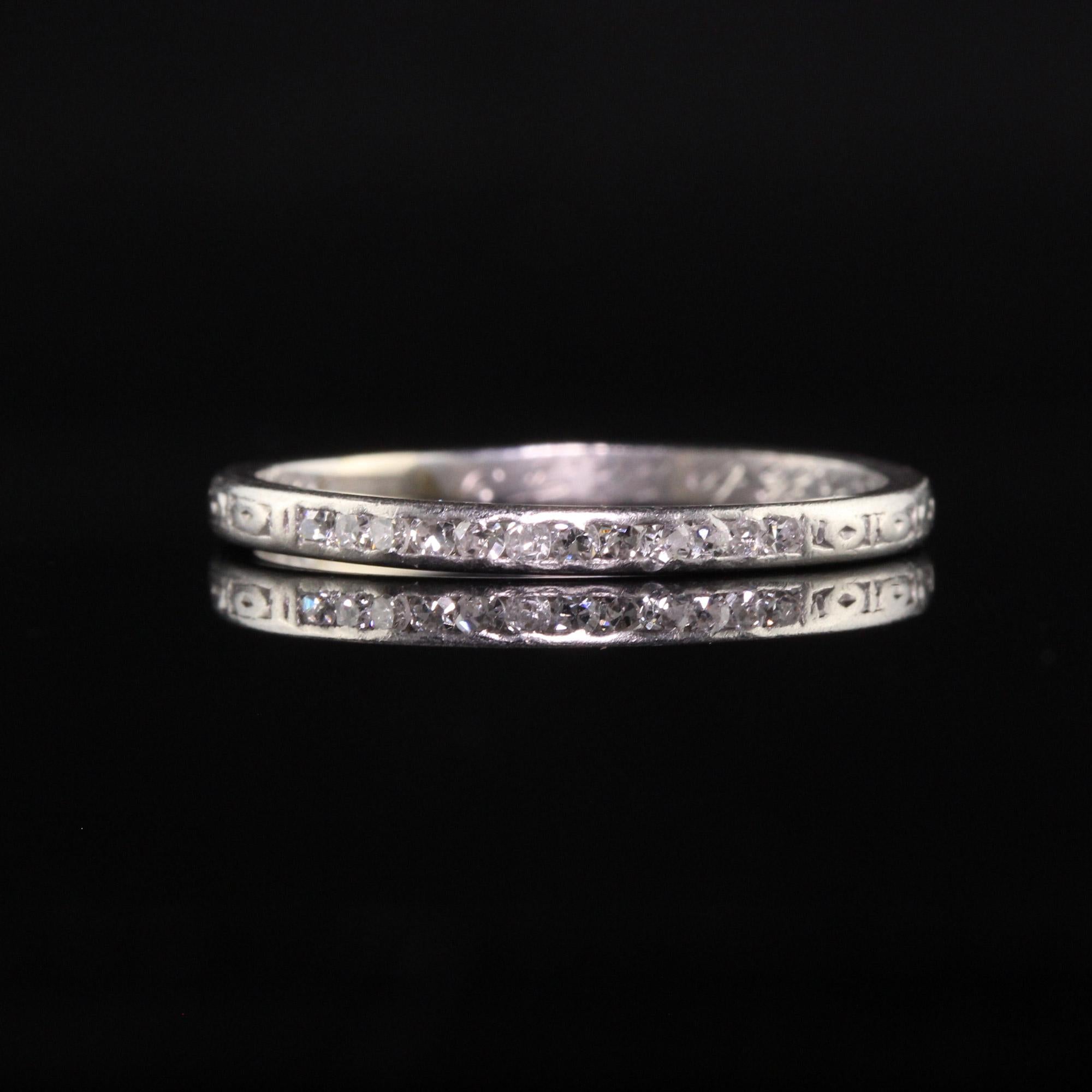 Antiker Art-Déco-Ehering aus Platin mit eingraviertem Diamanten im Einzelschliff (Einfacher Schliff) im Angebot
