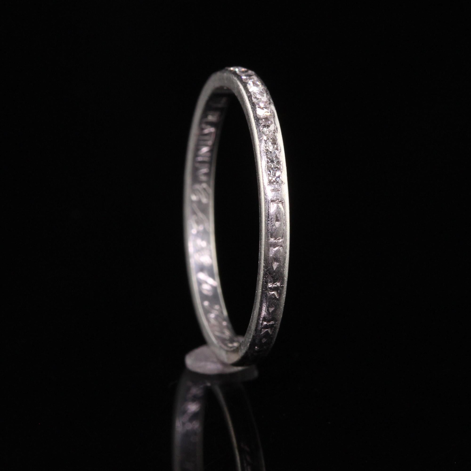 Antiker Art-Déco-Ehering aus Platin mit eingraviertem Diamanten im Einzelschliff Damen im Angebot