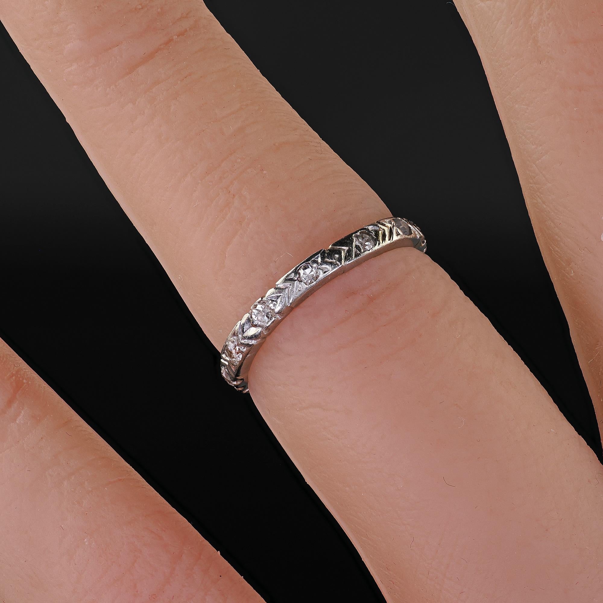 Antiguo Anillo de Boda Art Decó de Platino con Diamante Grabado de Talla Única en venta 1