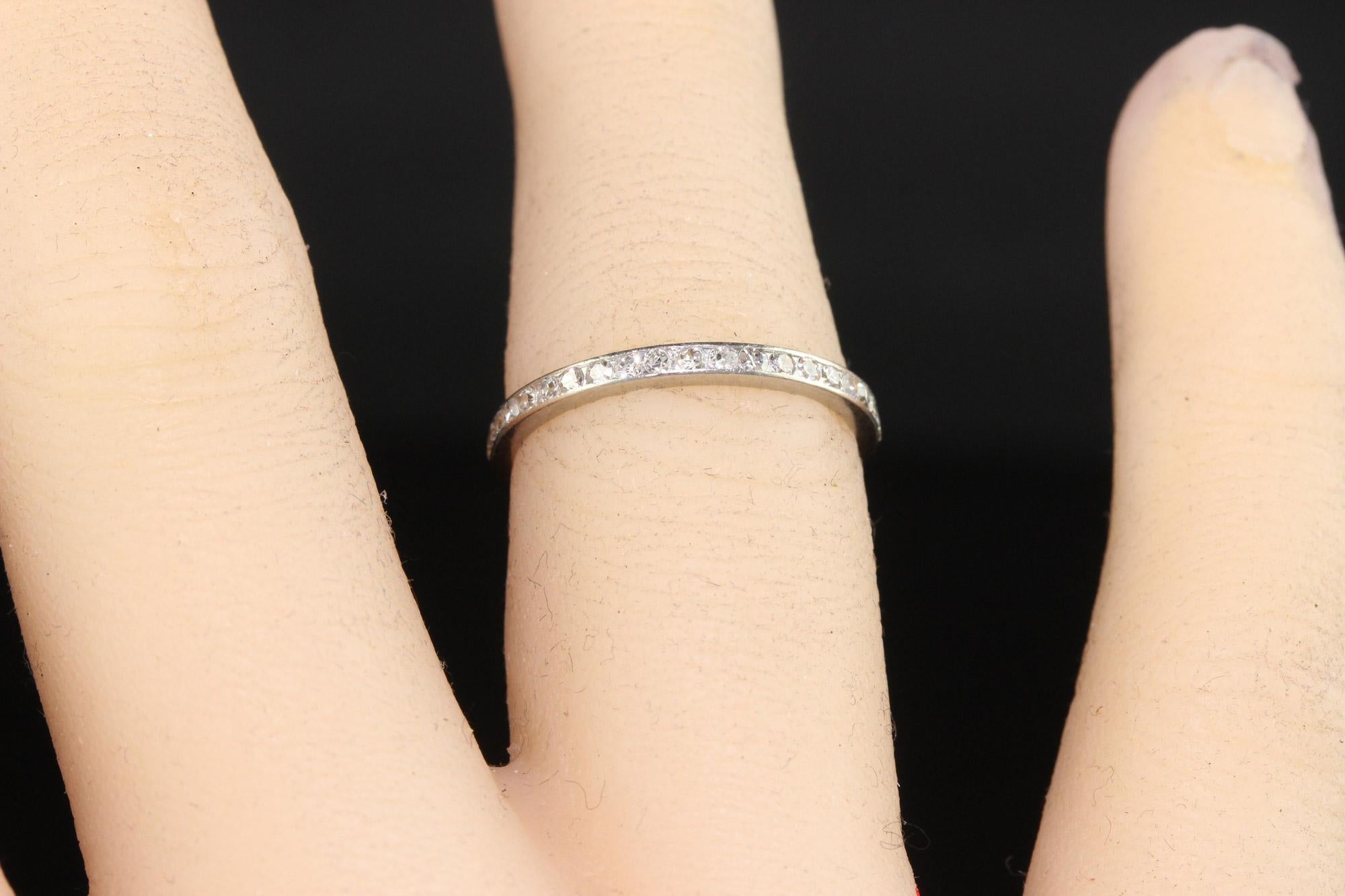 Anneau d'éternité Art déco ancien en platine avec diamants taille unique - Taille 5 1/2 en vente 1