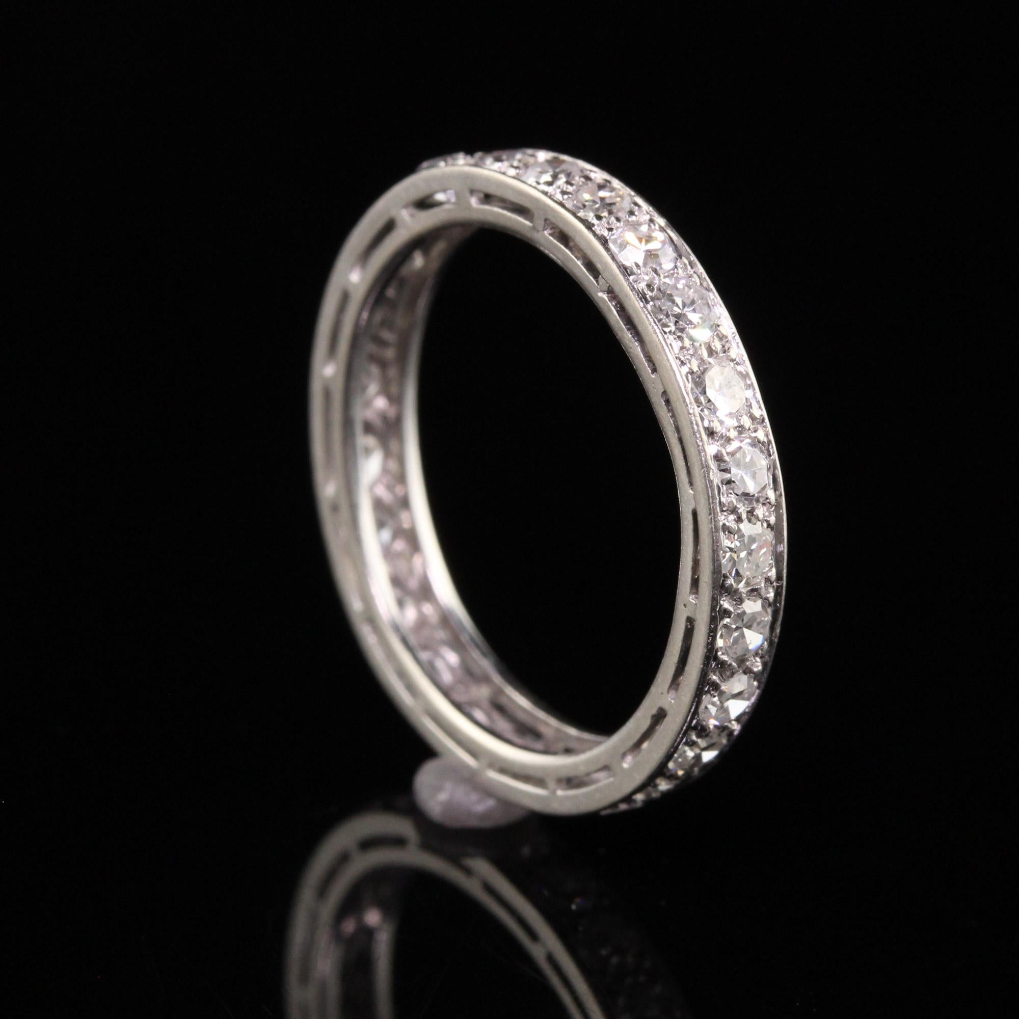 Antico Art Deco in platino con diamante a taglio singolo e fascia per l'eternità In condizioni buone in vendita a Great Neck, NY