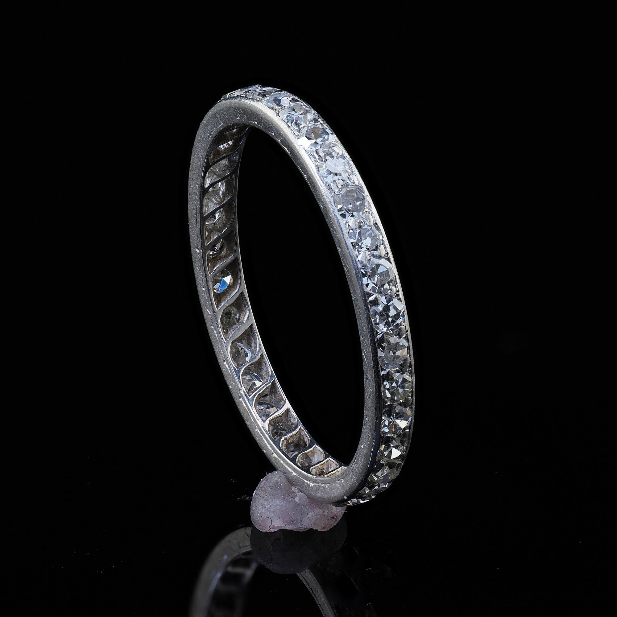 Alliance d'éternité Art déco ancienne en platine avec diamant taille unique - Taille 5 3/4 en vente 1