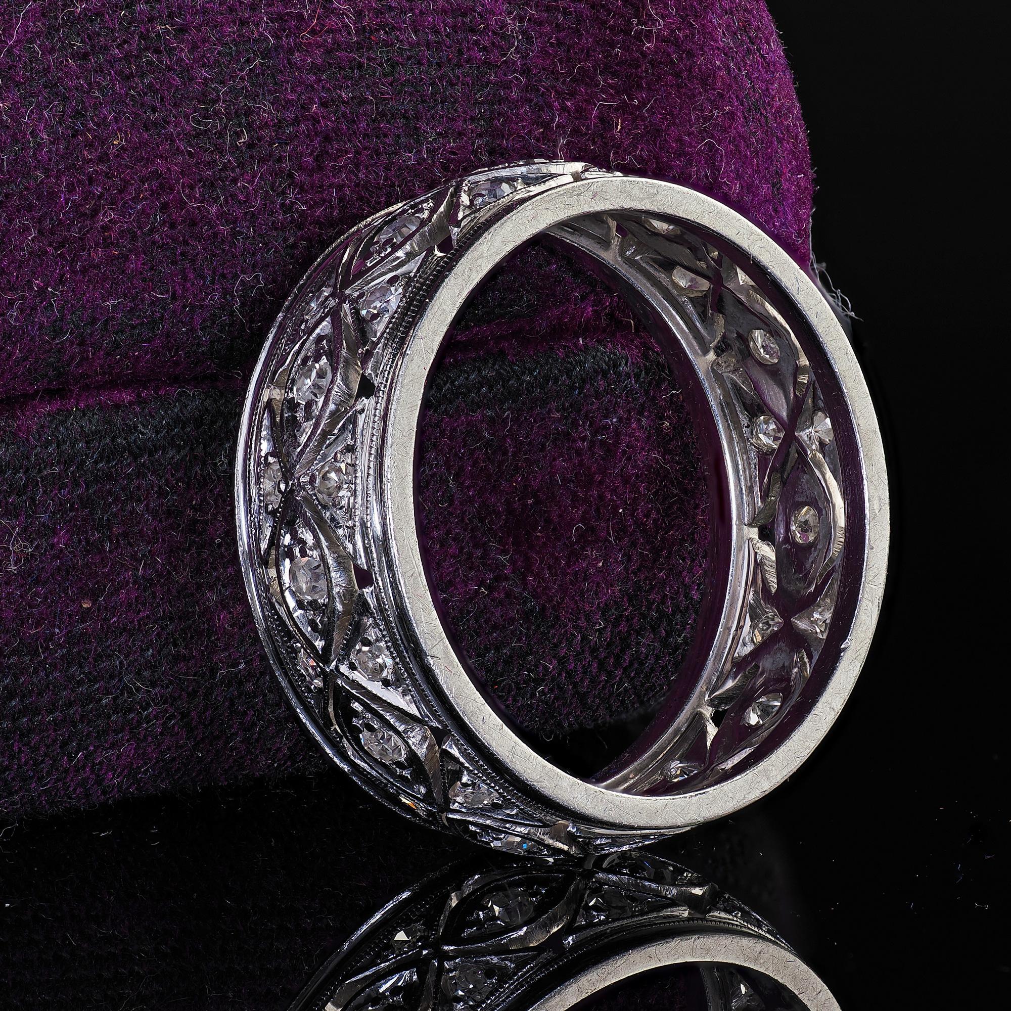 Taille simple Anneau d'éternité filigrane ancien Art déco en platine avec diamants taille unique en vente