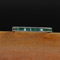 Antiker Art Deco Platin Square Cut Smaragd-Eternity-Ring - Größe 5 1/2