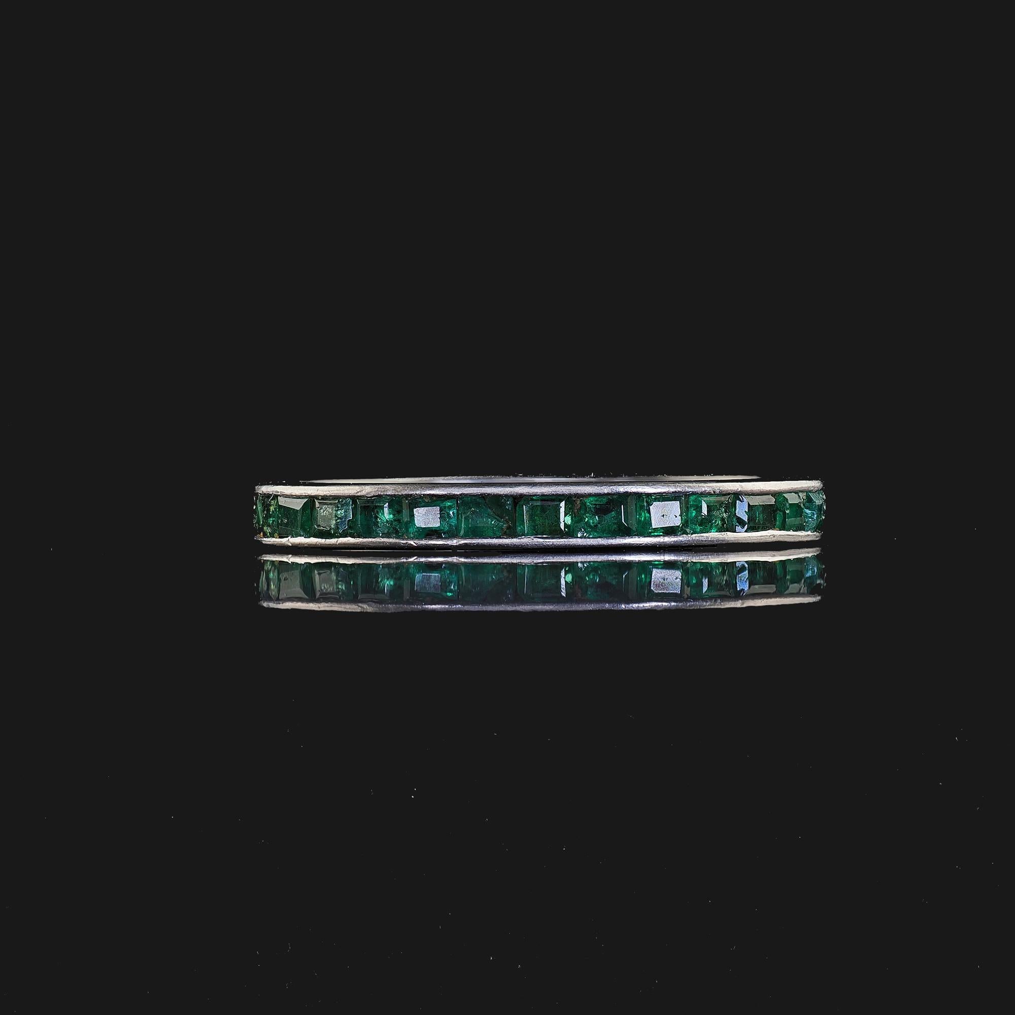 Fascia di eternità in platino taglio quadrato antico Art Deco - Misura 5 1/2 In condizioni buone in vendita a Great Neck, NY