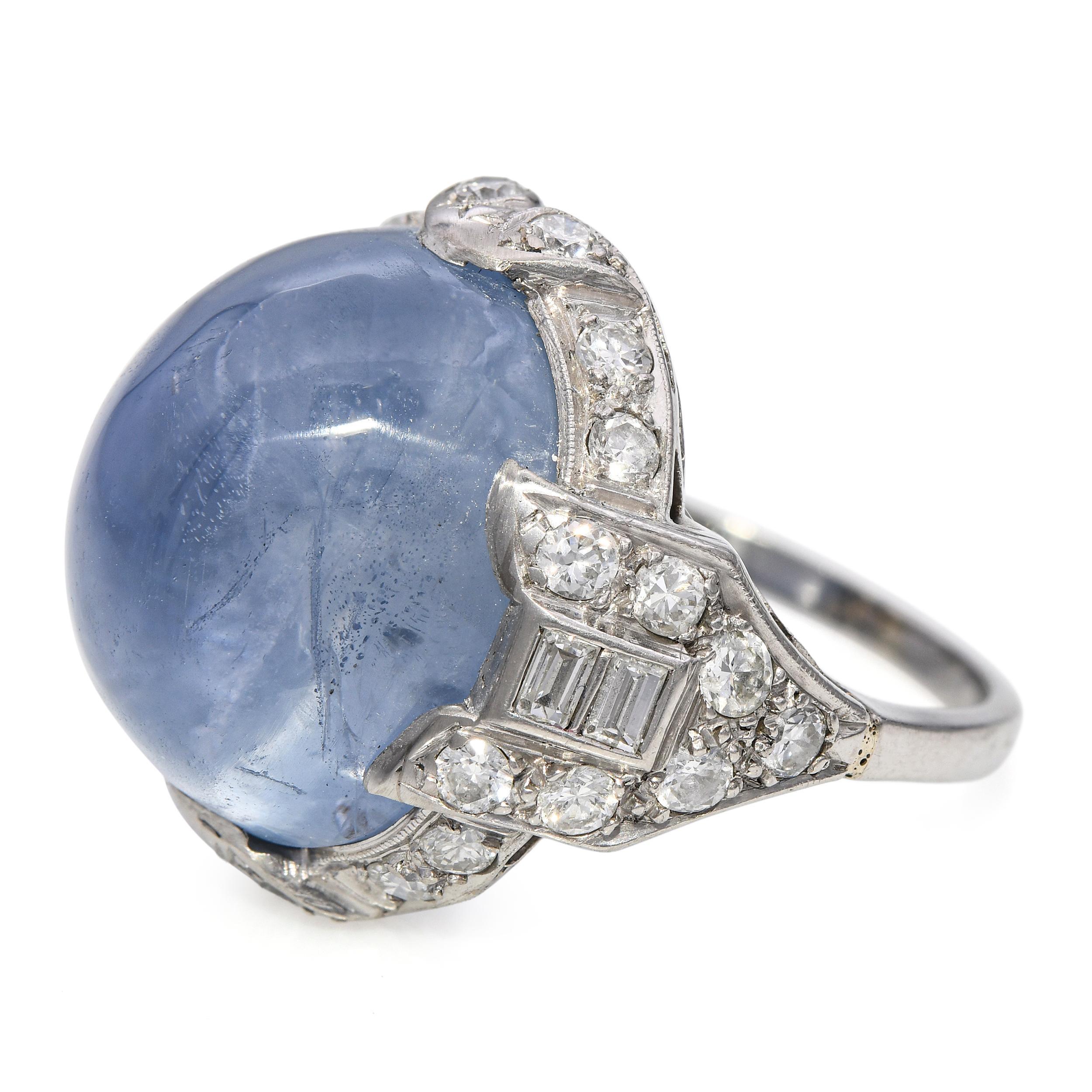 Taille cabochon Bague cocktail ancienne en platine et saphir étoilé Art Deco en vente