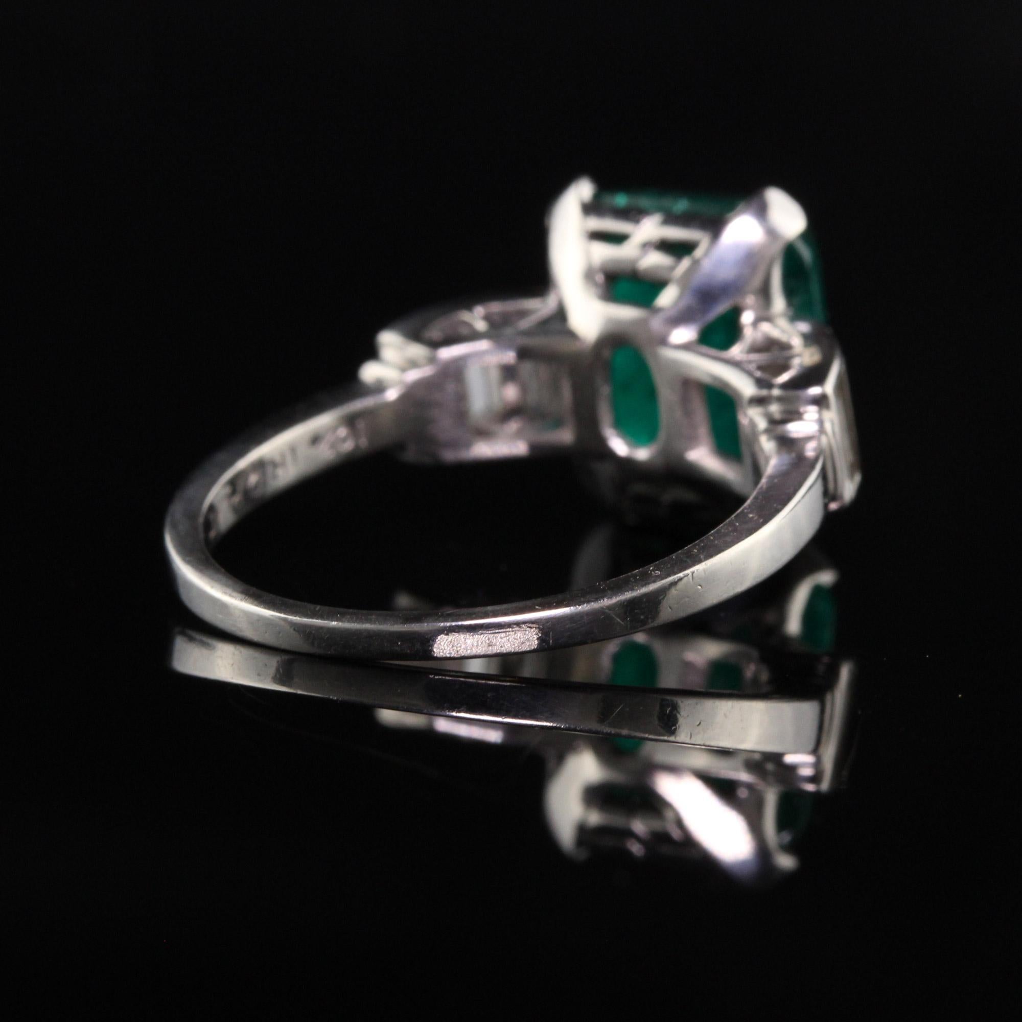 Antique Art Deco Platinum Sugarloaf Emerald and Baguette Diamond Ring, GIA In Good Condition For Sale In Great Neck, NY