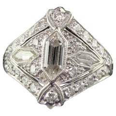 Antiker Art Deco Platin Trapezschliff Diamant-Cocktailschild-Ring
