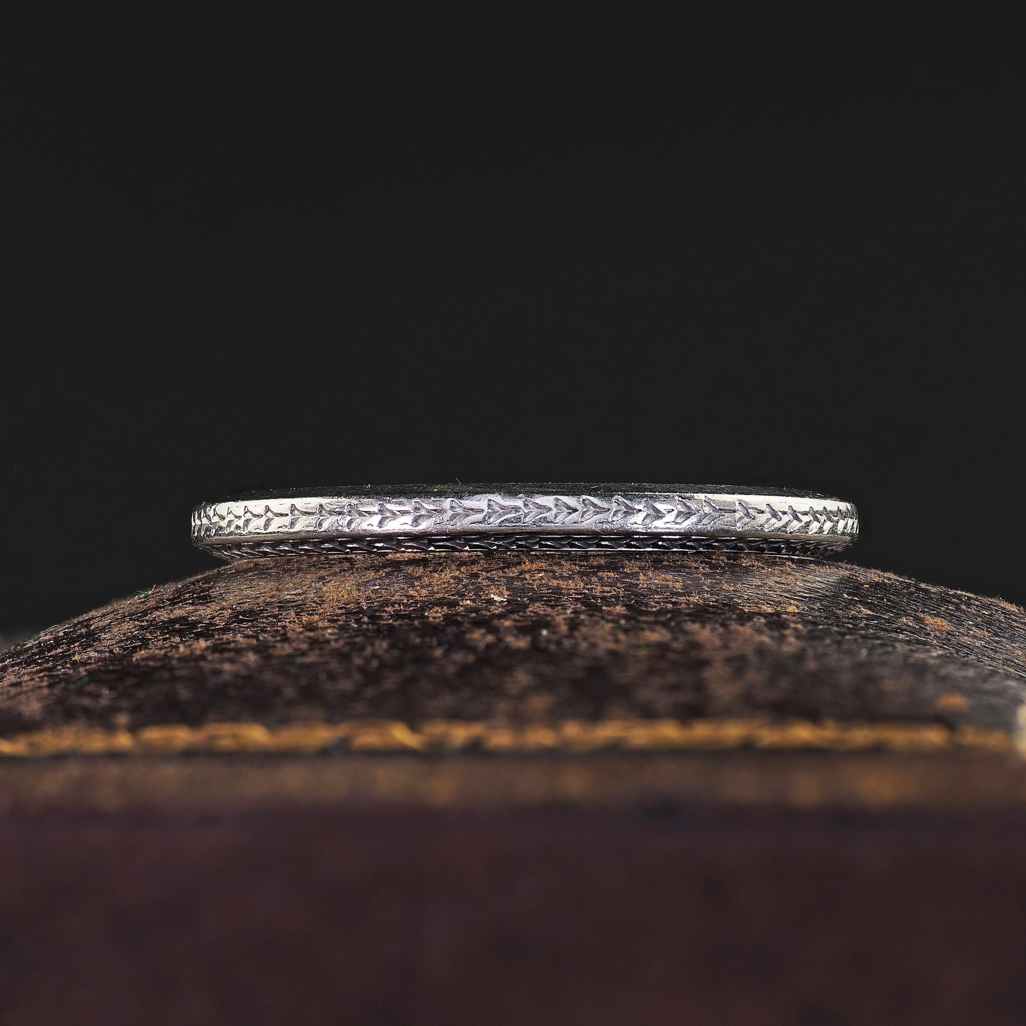 Schöne antike Art Deco Platin Weizen eingraviert Ehering Ring - Größe 7. Diese schöne Art Deco Weizen eingraviert Ehering ist in Platin gefertigt. Der wunderschöne Ring ist auf der Oberseite und einer Seite mit Weizen graviert. Die andere Seite des