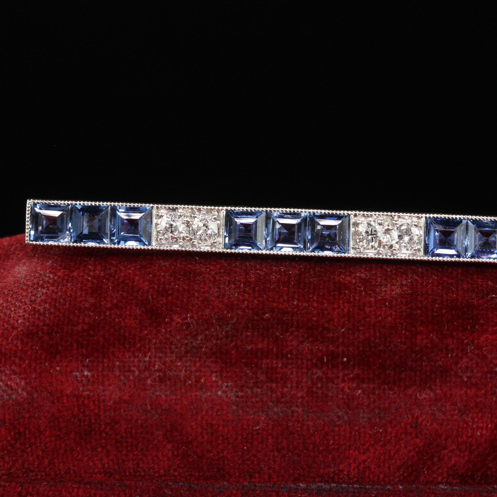 Antique Art Deco Platinum Yogo Gulch Sapphire Old Euro Diamond Bar Pin - GIA In Good Condition For Sale In Great Neck, NY