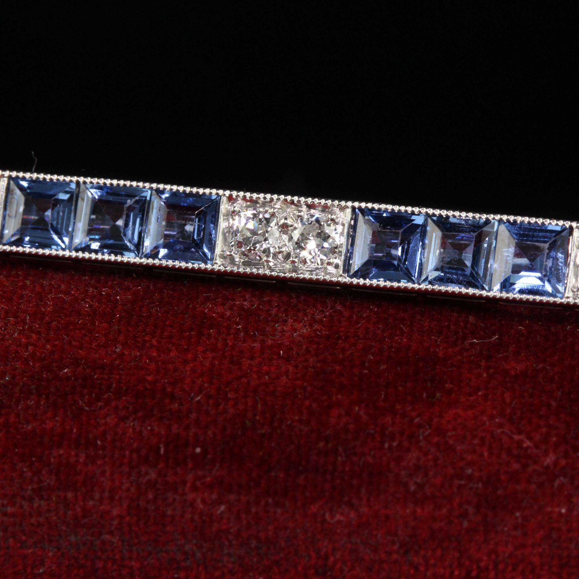 Antique Art Deco Platinum Yogo Gulch Sapphire Old Euro Diamond Bar Pin - GIA In Good Condition For Sale In Great Neck, NY