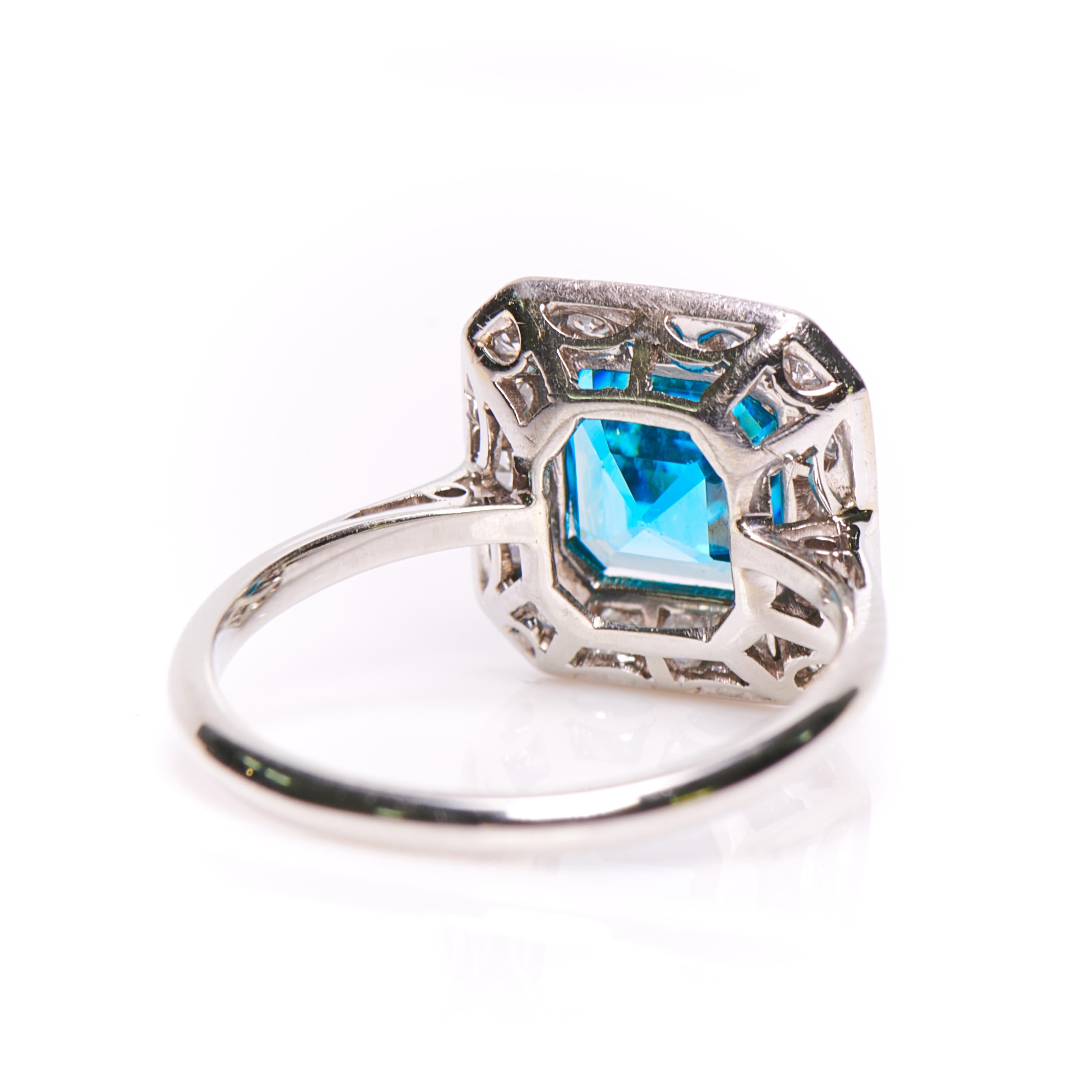 Antique, Art Deco, Platinum Zircon and Diamond Cluster Ring In Good Condition In Rochford, Essex