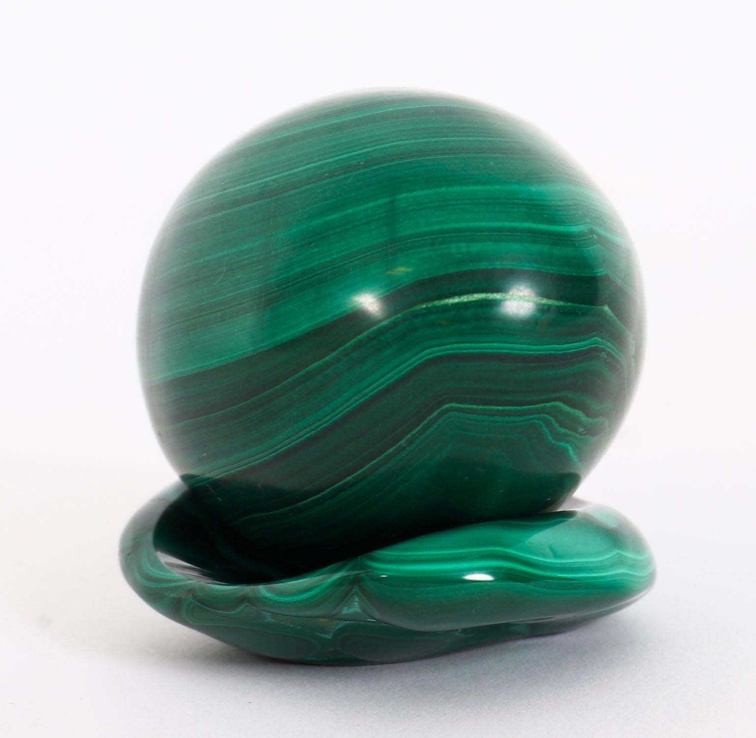Uovo e base in malachite lucidata in stile Art Deco del XX secolo circa in vendita 9