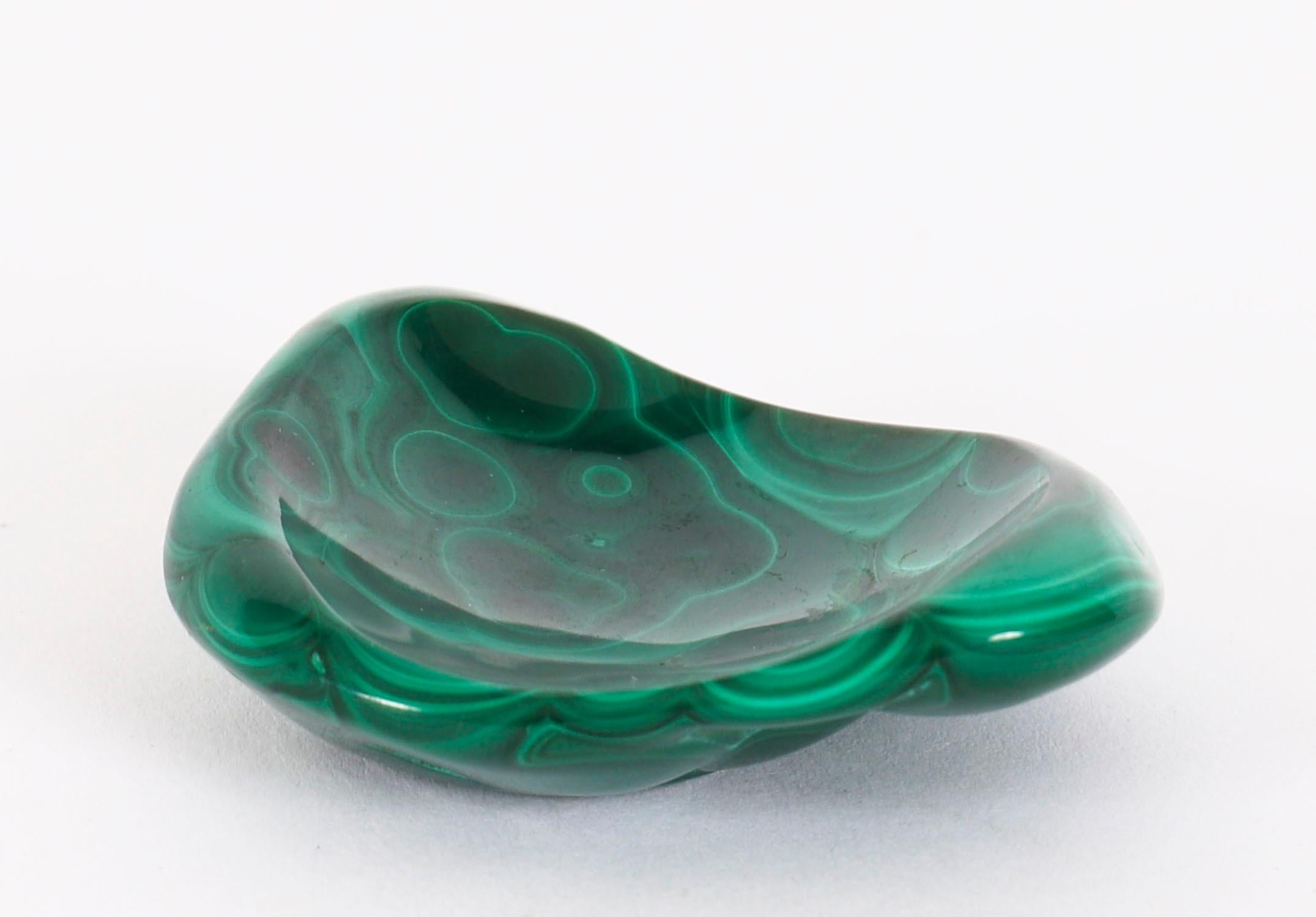 Pietra Uovo e base in malachite lucidata in stile Art Deco del XX secolo circa in vendita