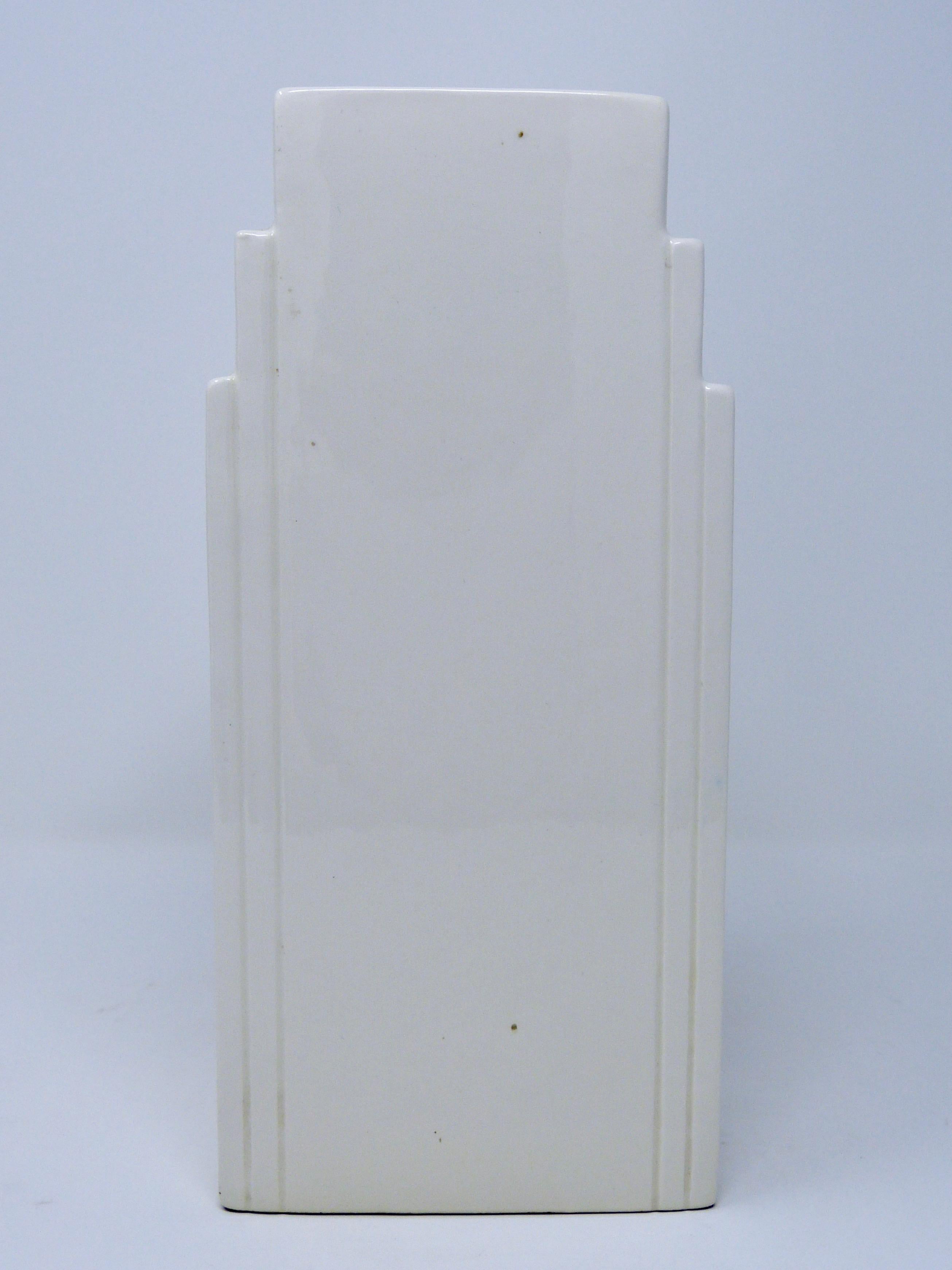 Antique Art Deco Porcelain Pierrot Vase, circa 1930 In Good Condition For Sale In Torreon, Coahuila