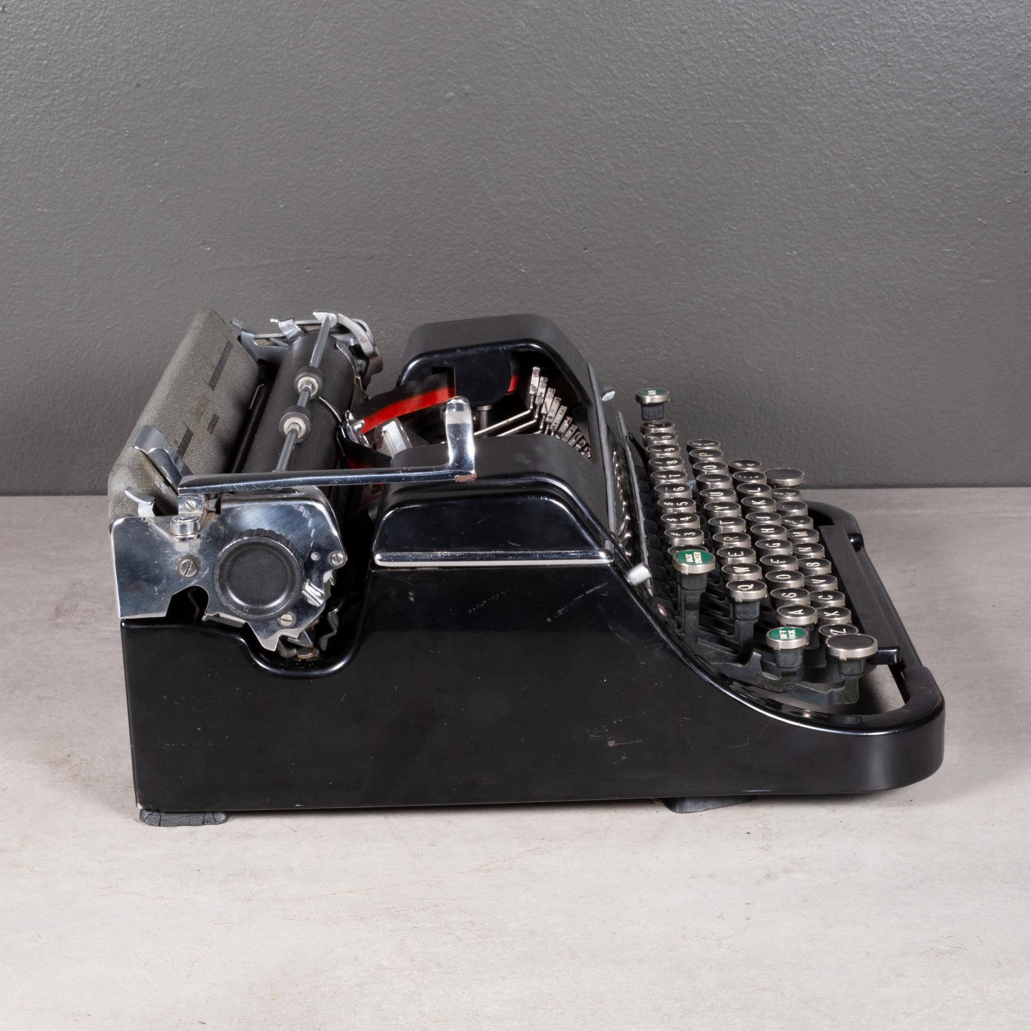 Antique Art Deco Portable Underwood Champion Typewriter c.1936 In Good Condition For Sale In San Francisco, CA