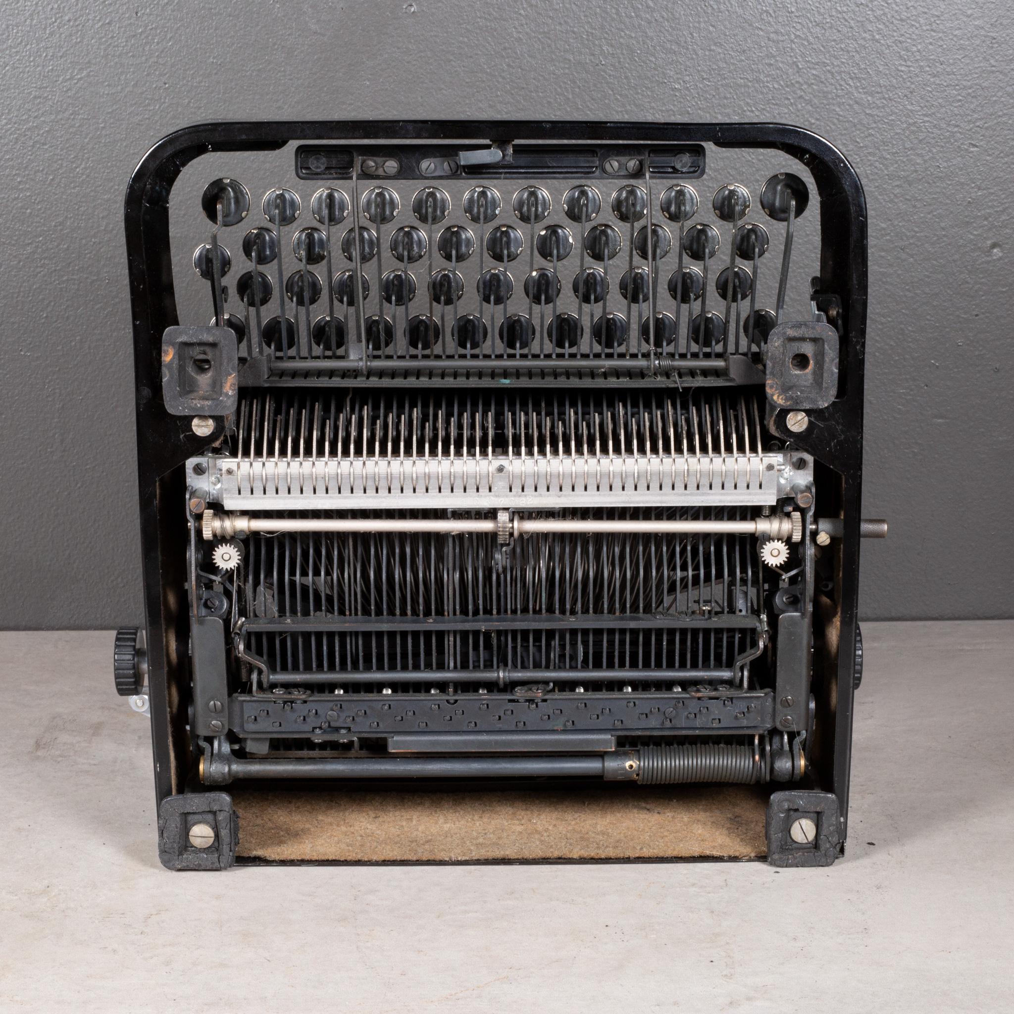 20th Century Antique Art Deco Portable Underwood Champion Typewriter c.1936 For Sale
