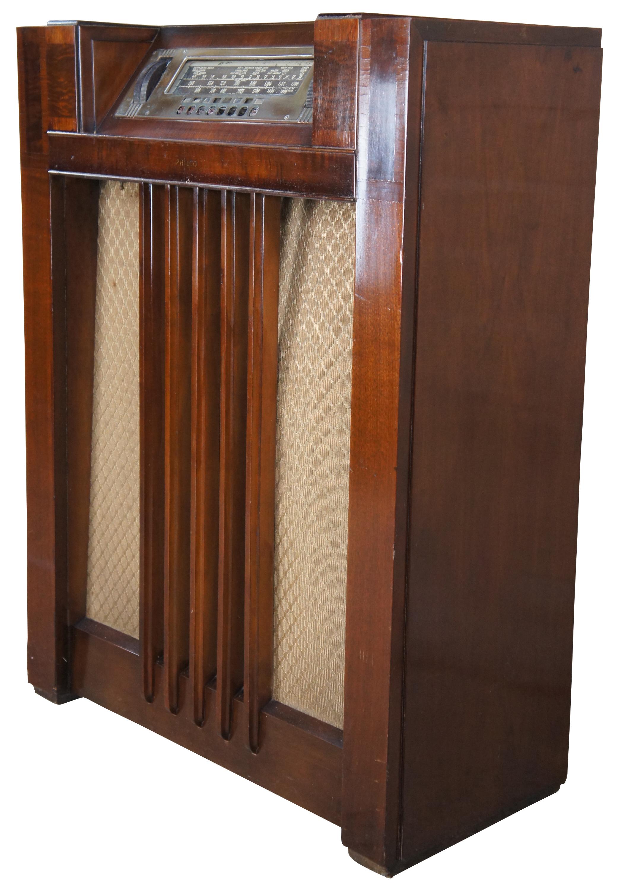 Philco 39-40 tube radio. The last of the pre-war Philcos before they went to the plastic escutcheons and Photofinishes. This set features an all real walnut veneer cabinet with burled highlights and original grille cloth.