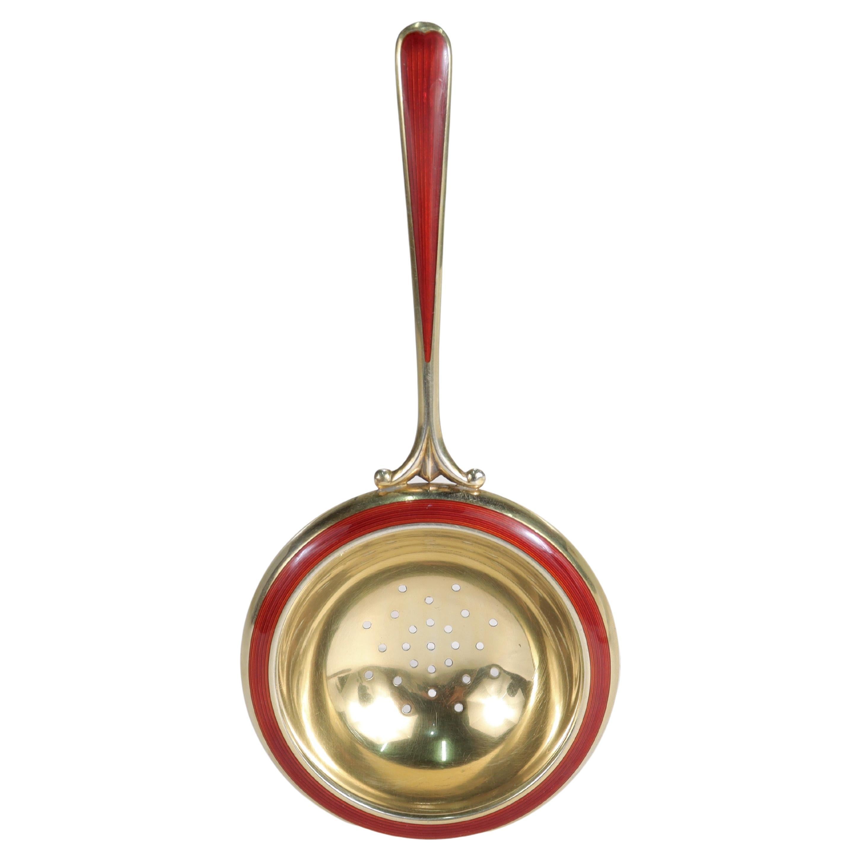 A fine antique Art Deco period tea strainer.

By the Scandinavian silversmiths N.M. Thune (Oslo, Norway).

In gilt sterling silver with red guilloche enamel decoration to the bowl and handle.

Fully hallmarked to the reverse.

Simply a wonderful tea