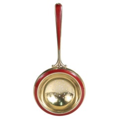 Antiguo colador de té Art Déco de plata de ley dorada y esmalte rojo de N.M. Thune