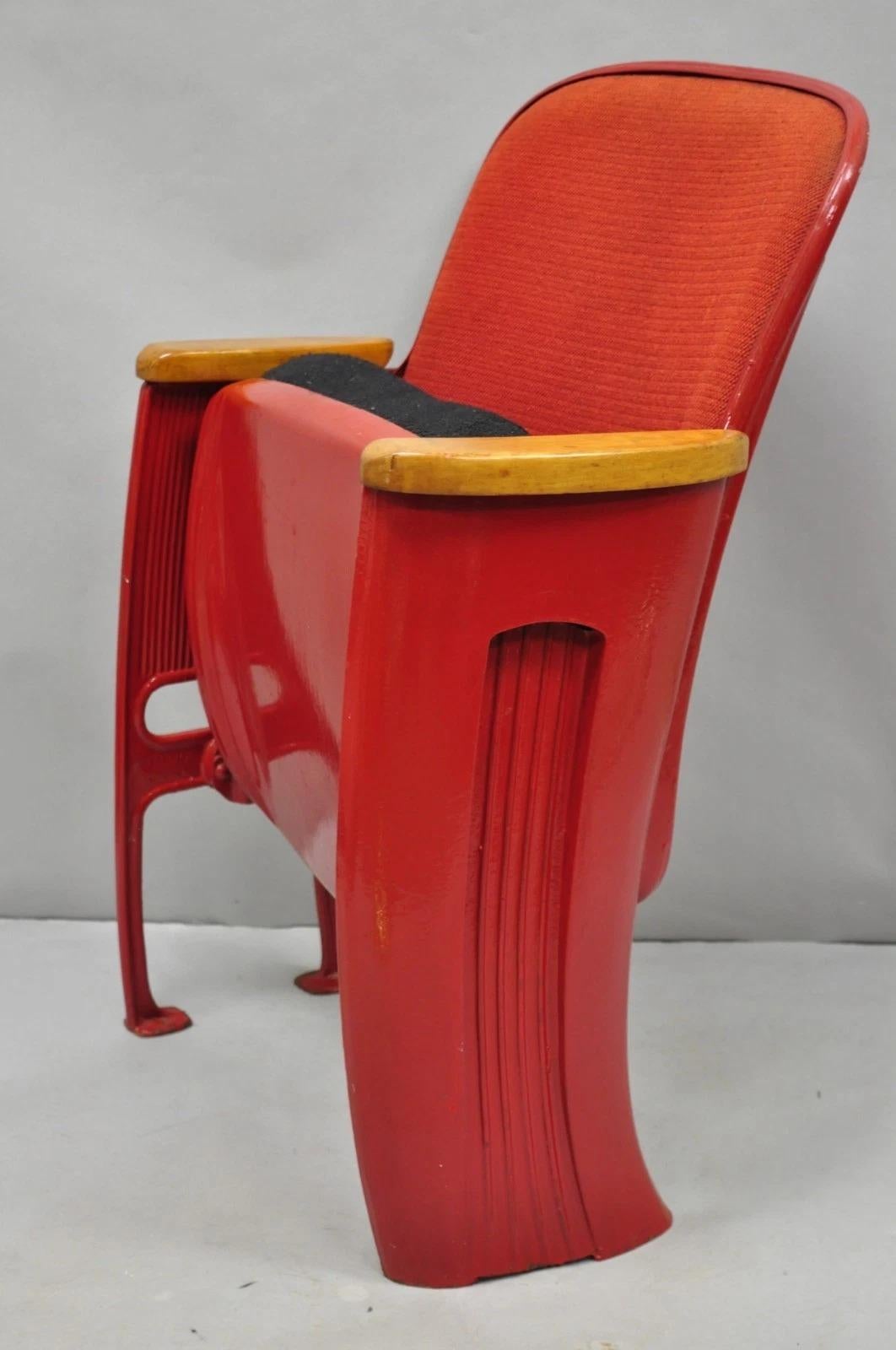 Bitte teilen Sie uns Ihre Postleitzahl mit, um ein günstigeres Angebot für den Versand innerhalb der USA anzufordern.

Antike Art Deco rot lackiert authentisch gepolstert Kino Stadion Stuhl. CIRCA Anfang des 20. Jahrhunderts. Abmessungen: 32,5