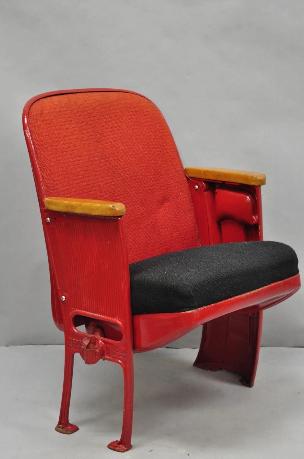 Antiker Art Deco rot lackiert authentisch gepolsterter Kinosessel im Angebot 1