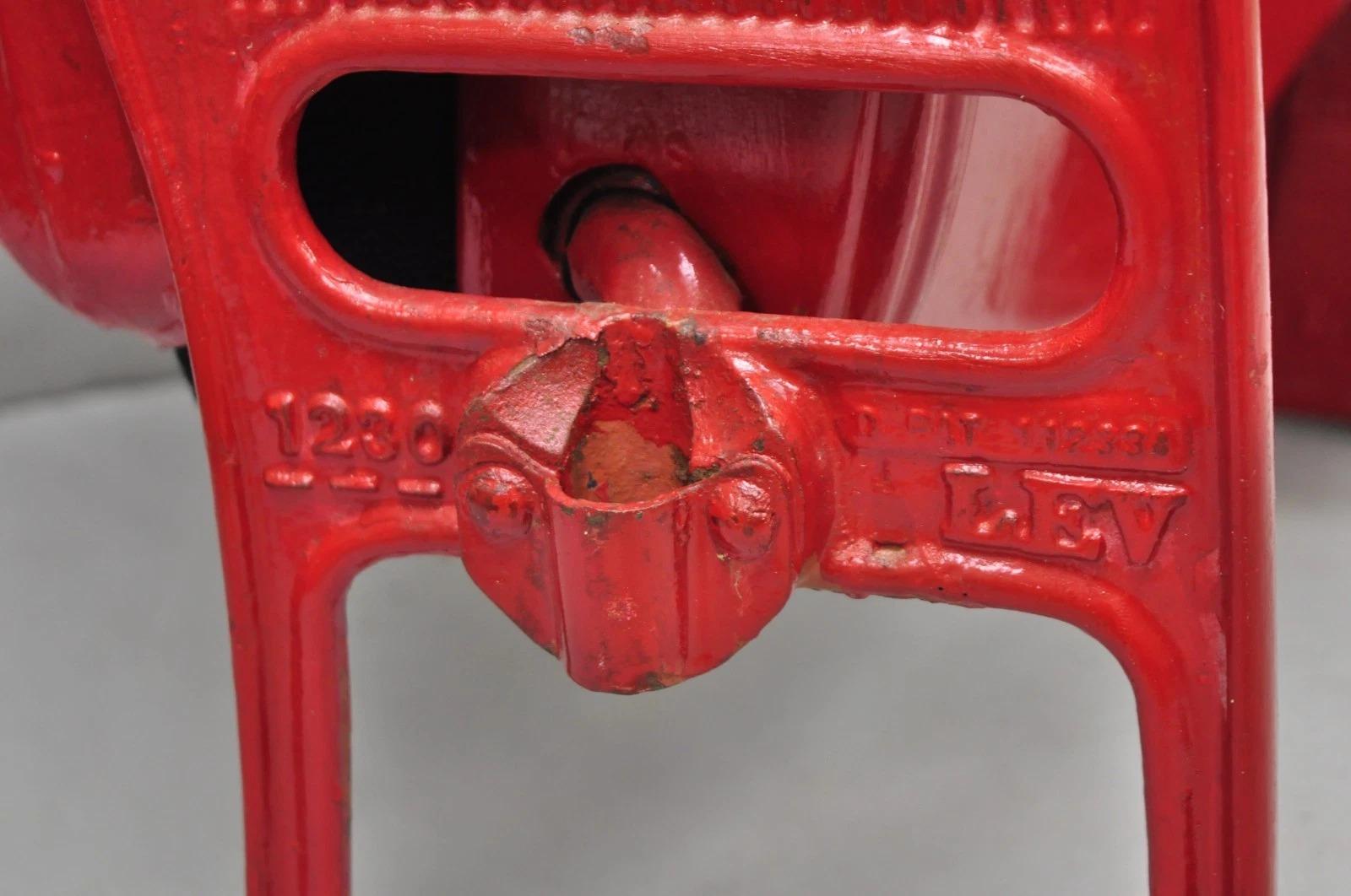 Antiker Art Deco rot lackiert authentisch gepolsterter Kinosessel im Angebot 2