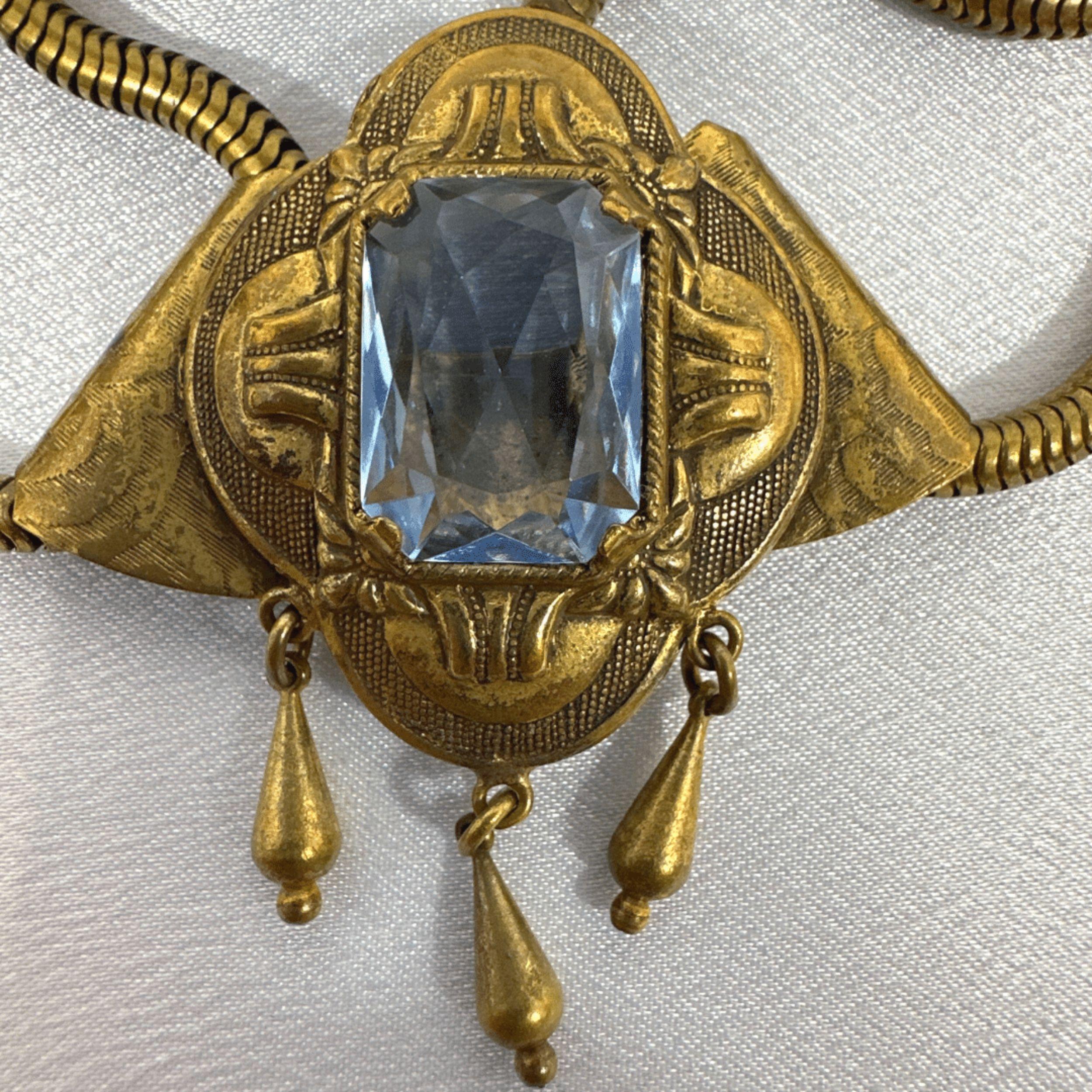 Taille émeraude Grand collier néo-Art déco ancien en cristal bleu clair en vente