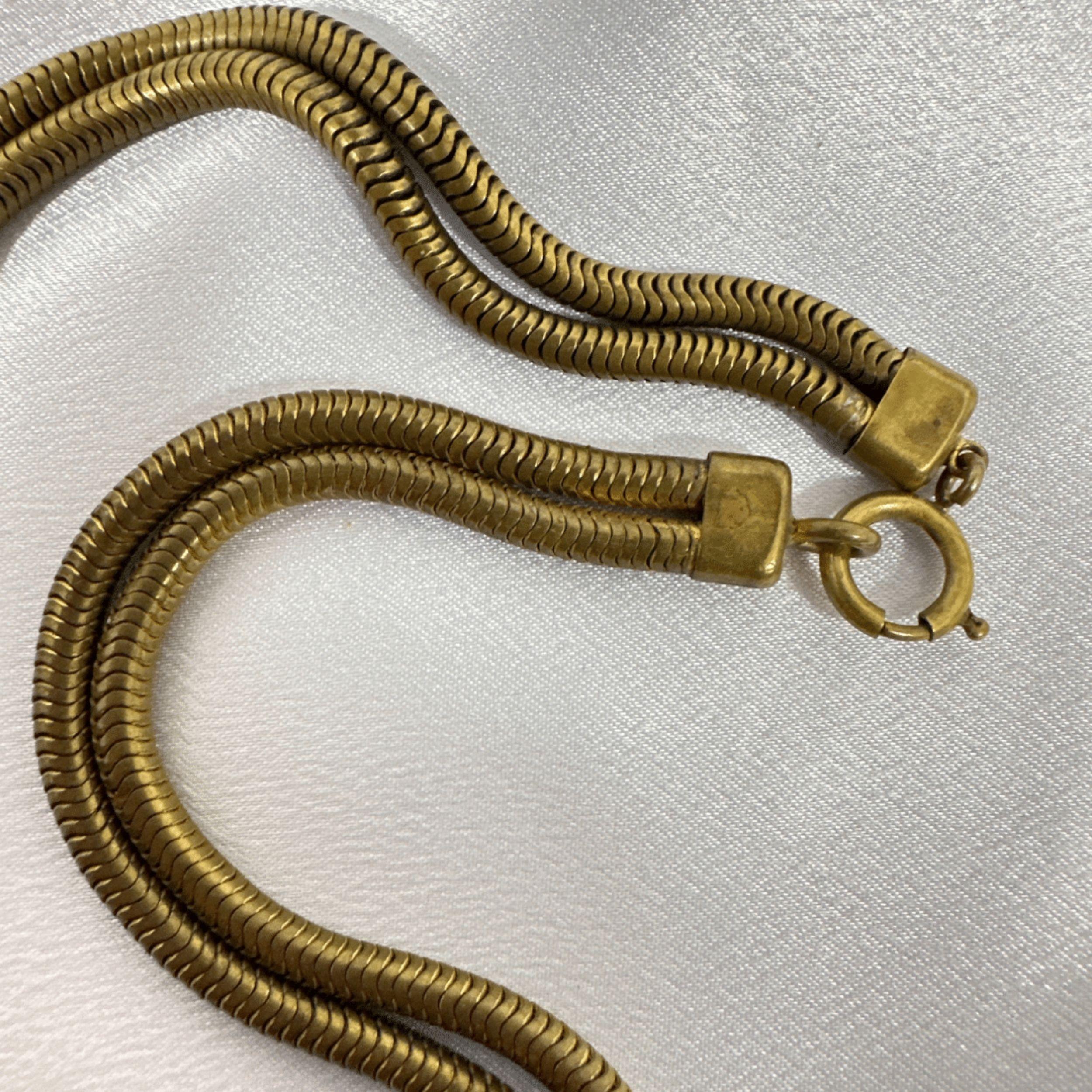 Grand collier néo-Art déco ancien en cristal bleu clair en vente 1