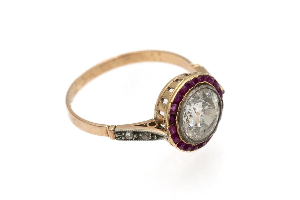 Women's or Men's Antique Art Deco ring with rubies and diamond, approx. 1.60 ct For Sale