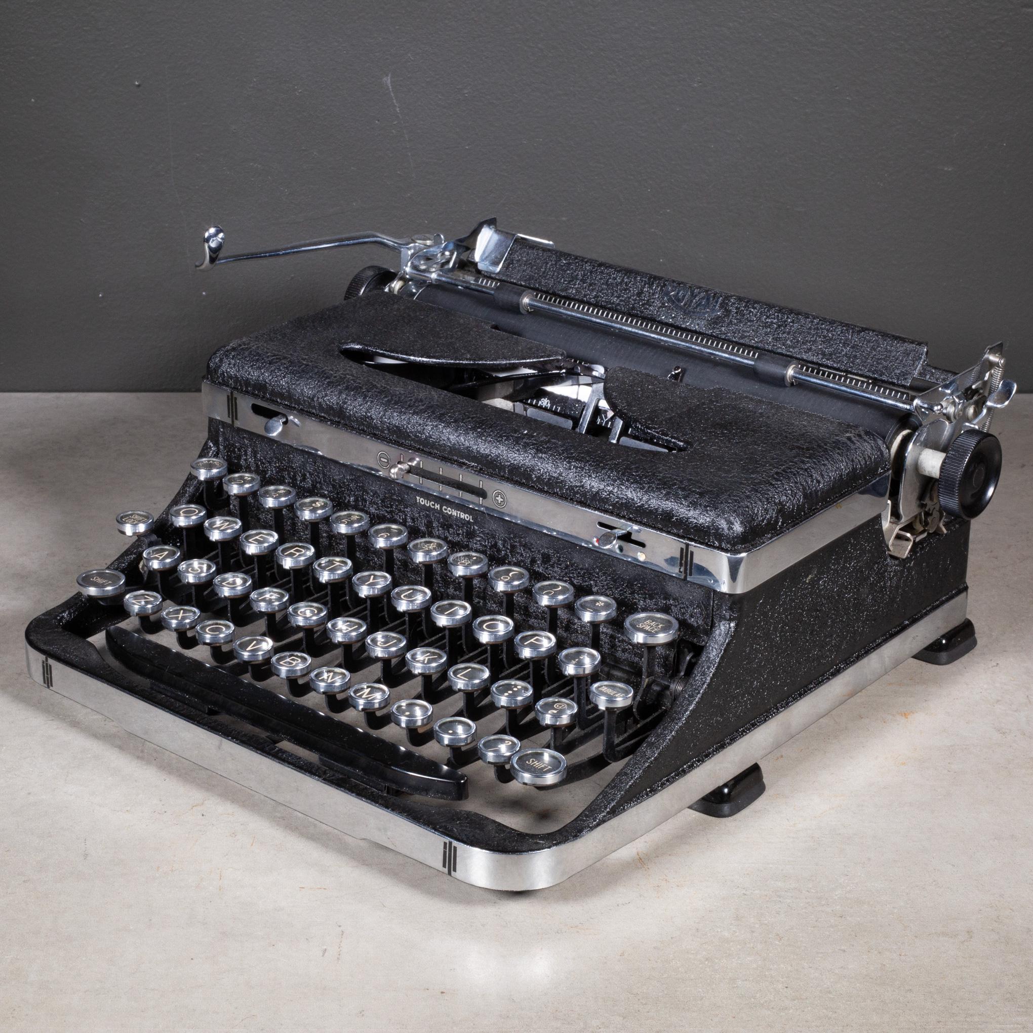 Antique Art Deco Royal De Luxe Portable Typewriter c.1935 In Good Condition In San Francisco, CA