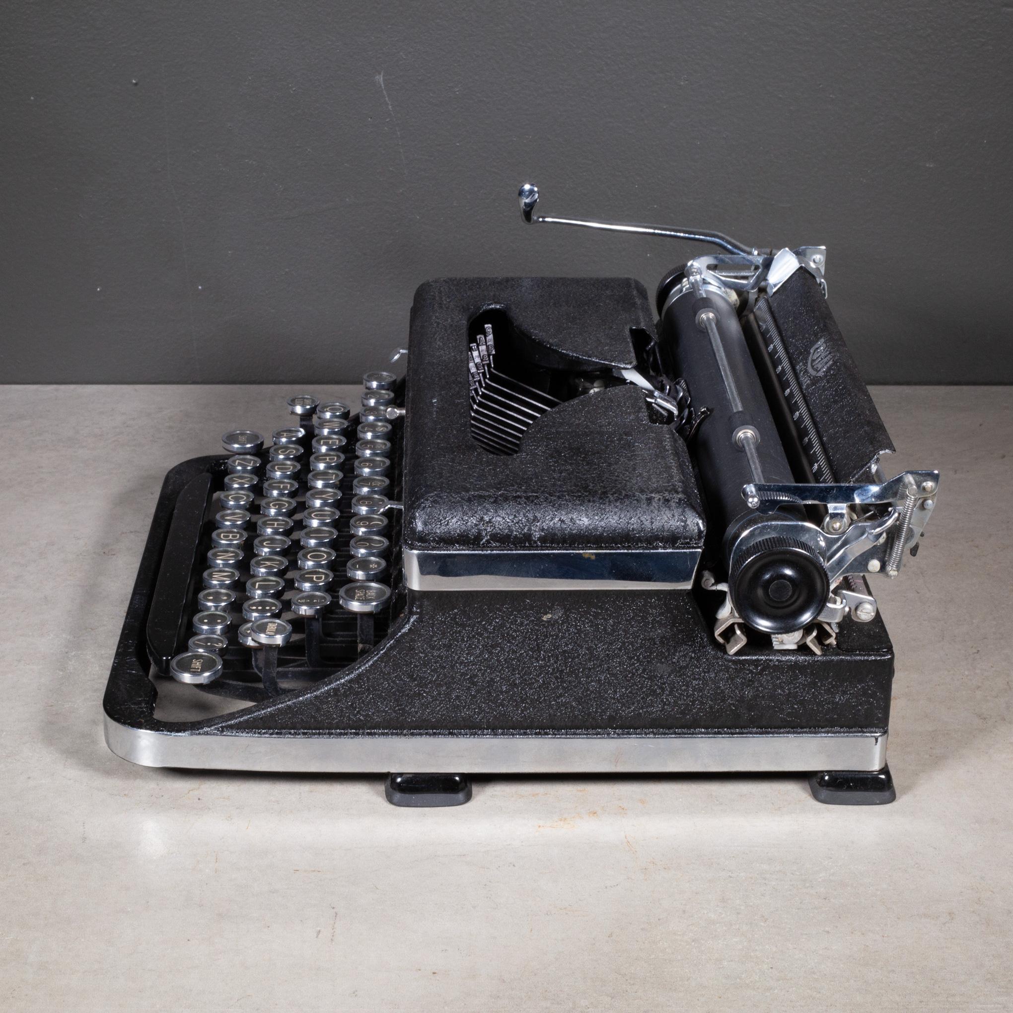 20th Century Antique Art Deco Royal De Luxe Portable Typewriter c.1935