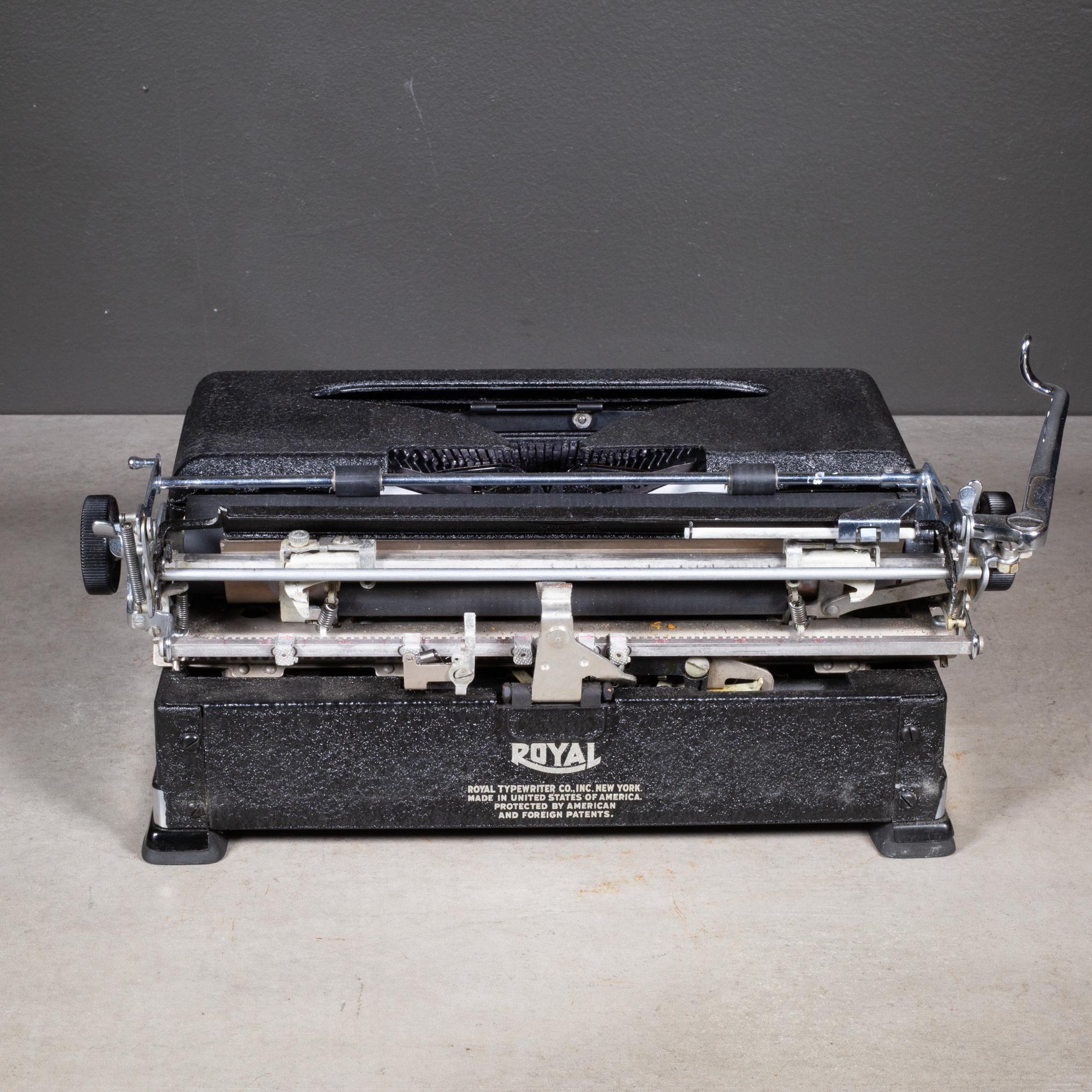 Metal Antique Art Deco Royal De Luxe Portable Typewriter c.1935
