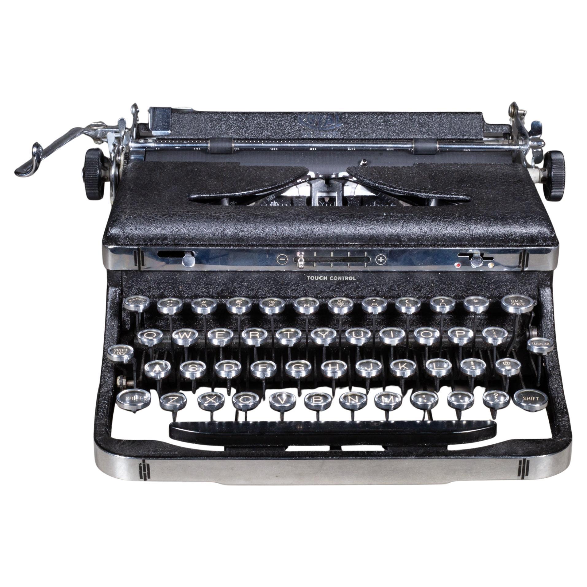 Antique Art Deco Royal De Luxe Portable Typewriter c.1935