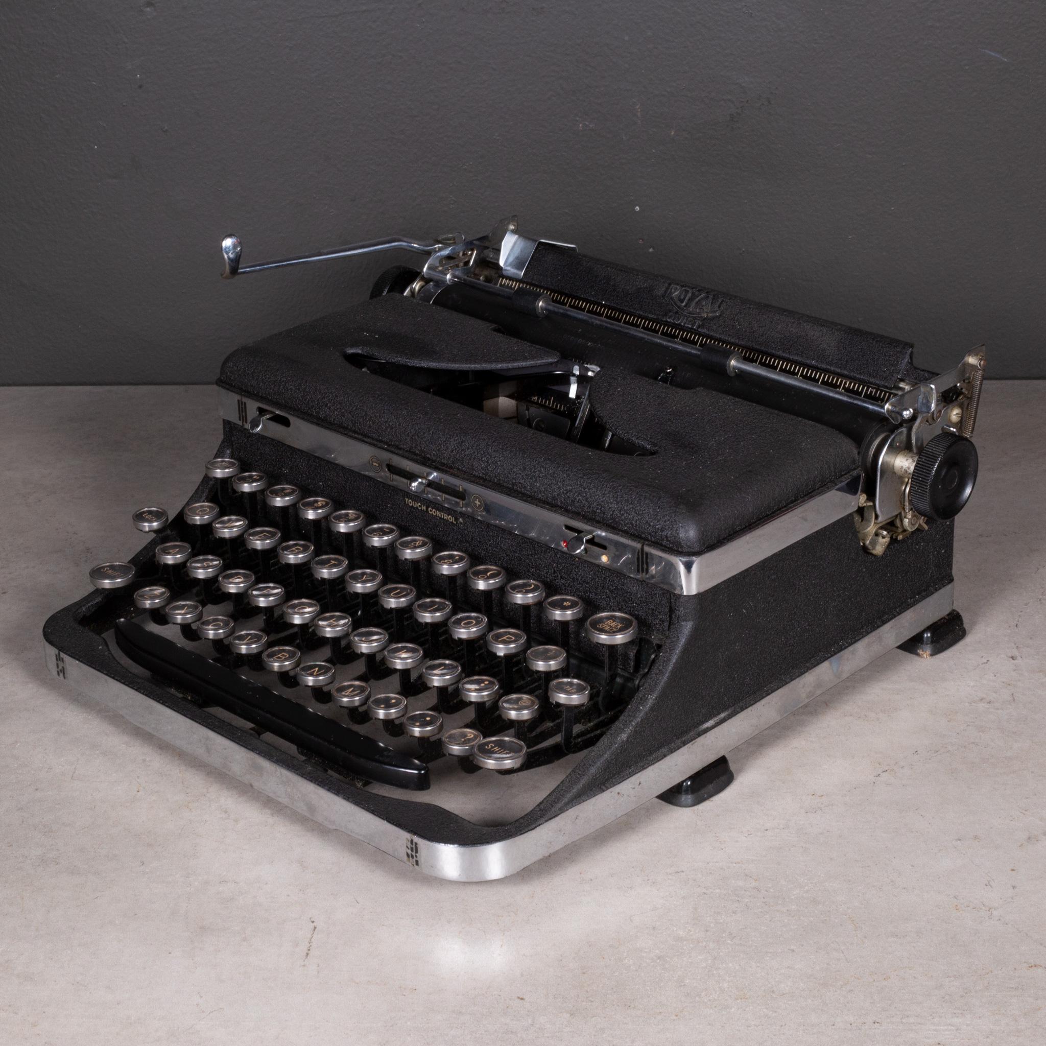 Antique Art Deco Royal Portable Typewriter c.1935 In Good Condition In San Francisco, CA
