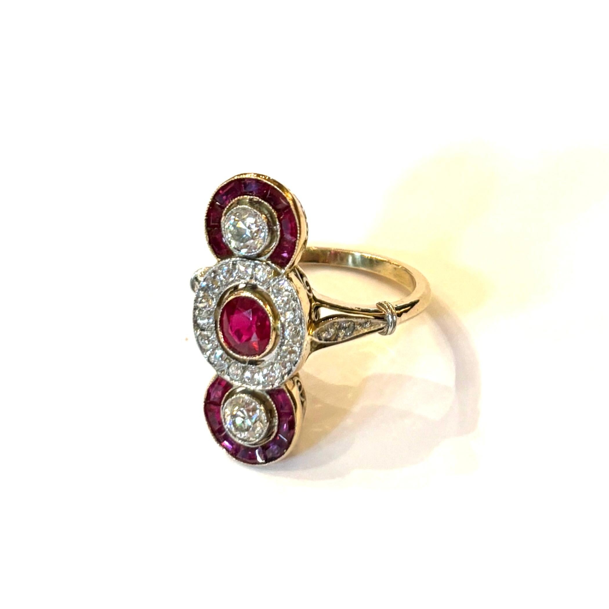 Bague Art déco ancienne en rubis et diamants, c. 1920 Bon état - En vente à New Orleans, LA