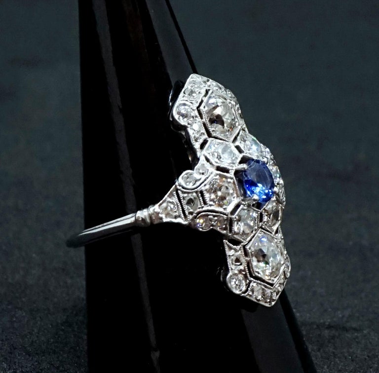 Antique Art Deco Saphire and Diamond White Gold Cocktail Ring, Austria, ca. 1920 In Good Condition For Sale In Vienna, AT