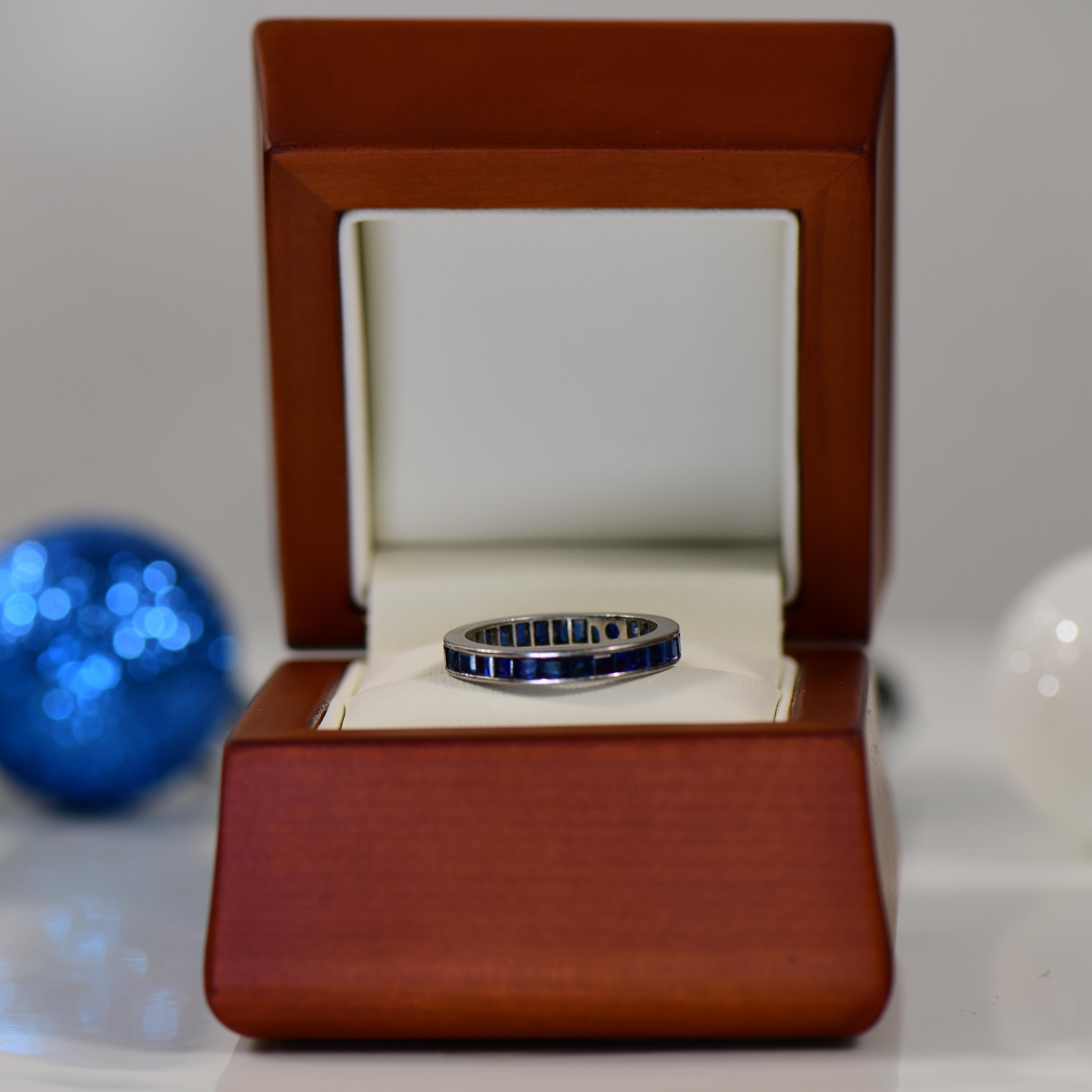 Antique Art Deco Sapphire Platinum Wedding Band In Good Condition For Sale In Addison, TX