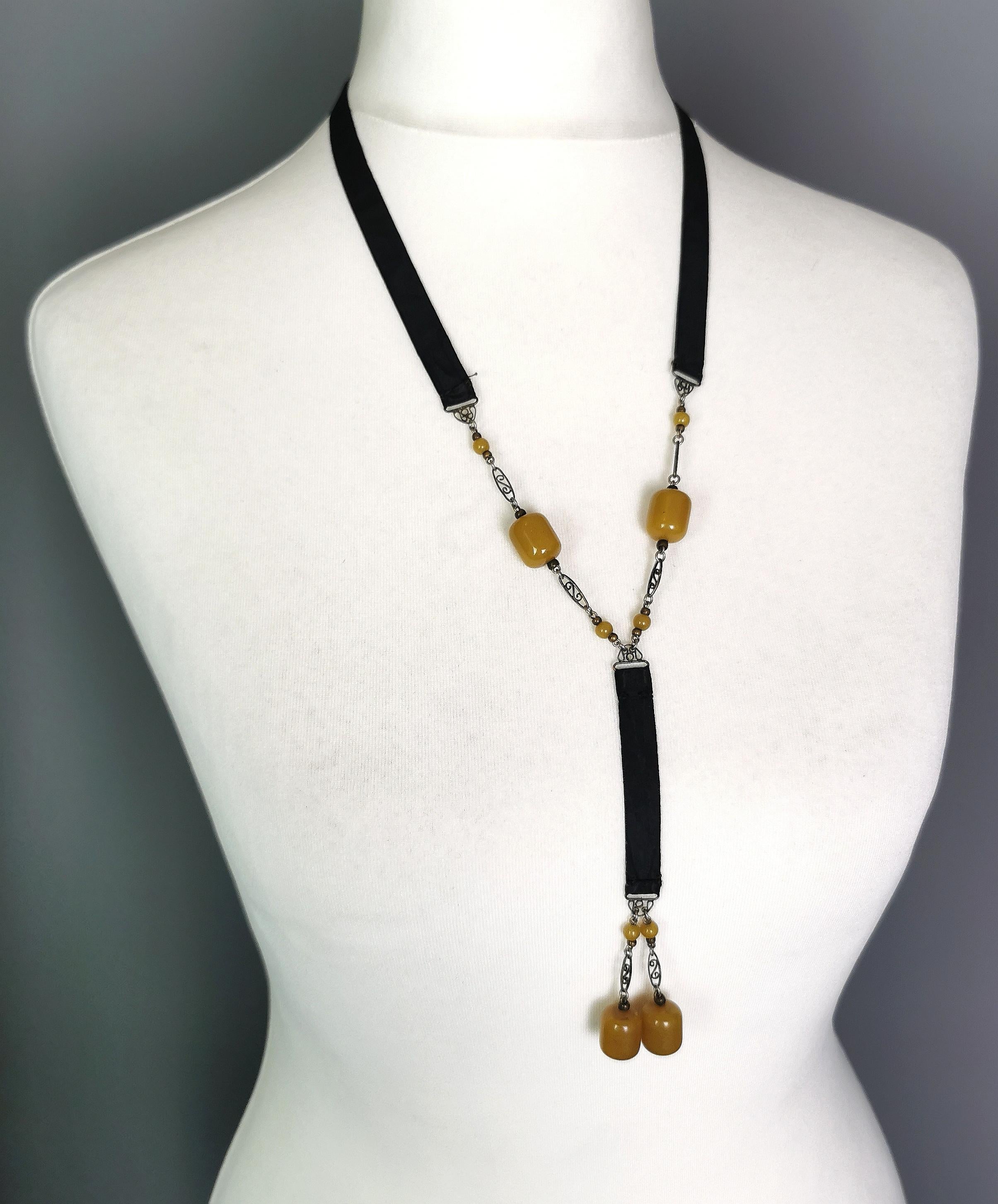 Antique Art Deco Sautoir necklace, Silk and bead  For Sale 6