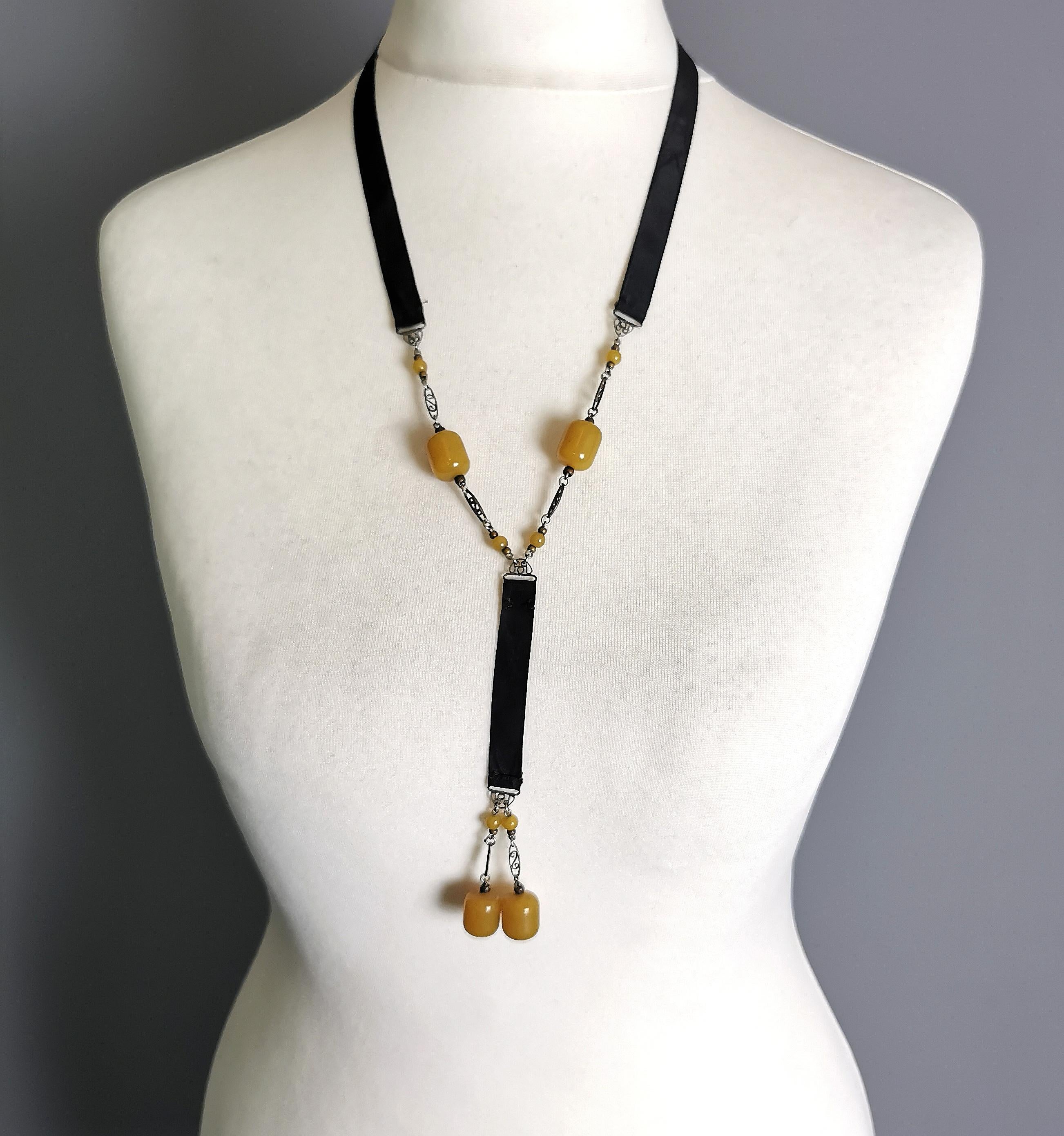 Antique Art Deco Sautoir necklace, Silk and bead  For Sale 7