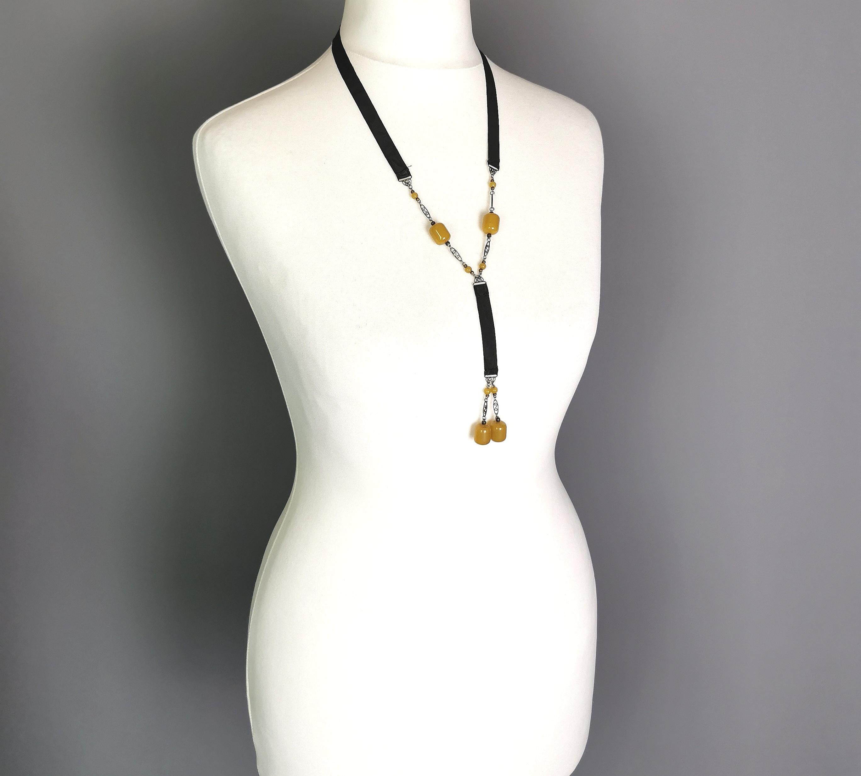 Antique Art Deco Sautoir necklace, Silk and bead  For Sale 1