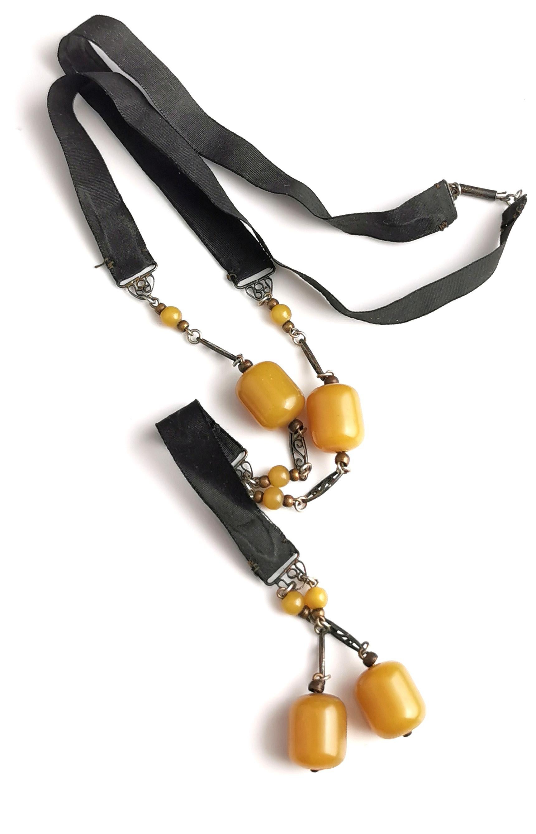 Antique Art Deco Sautoir necklace, Silk and bead  For Sale 2