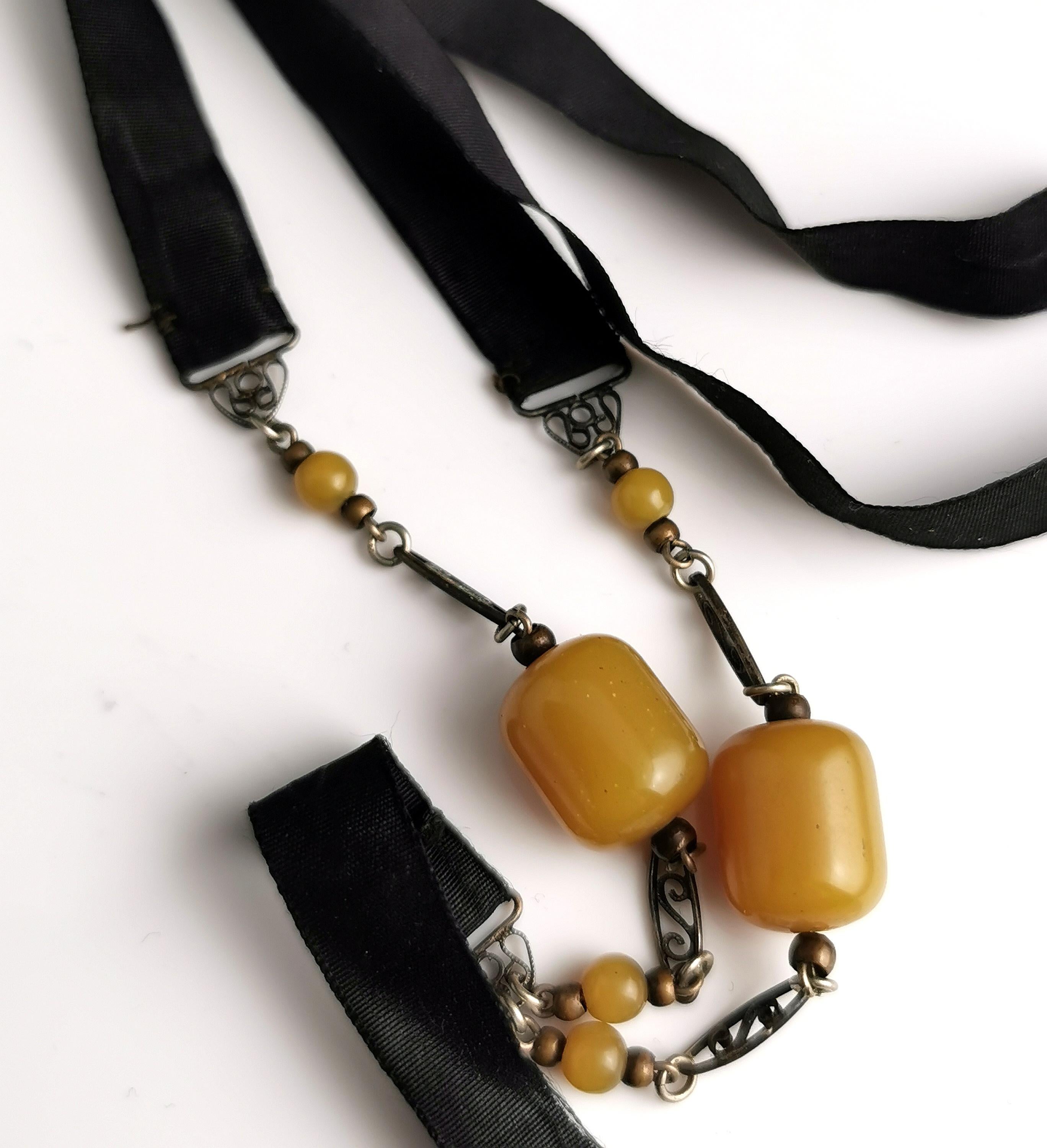 Antique Art Deco Sautoir necklace, Silk and bead  For Sale 4