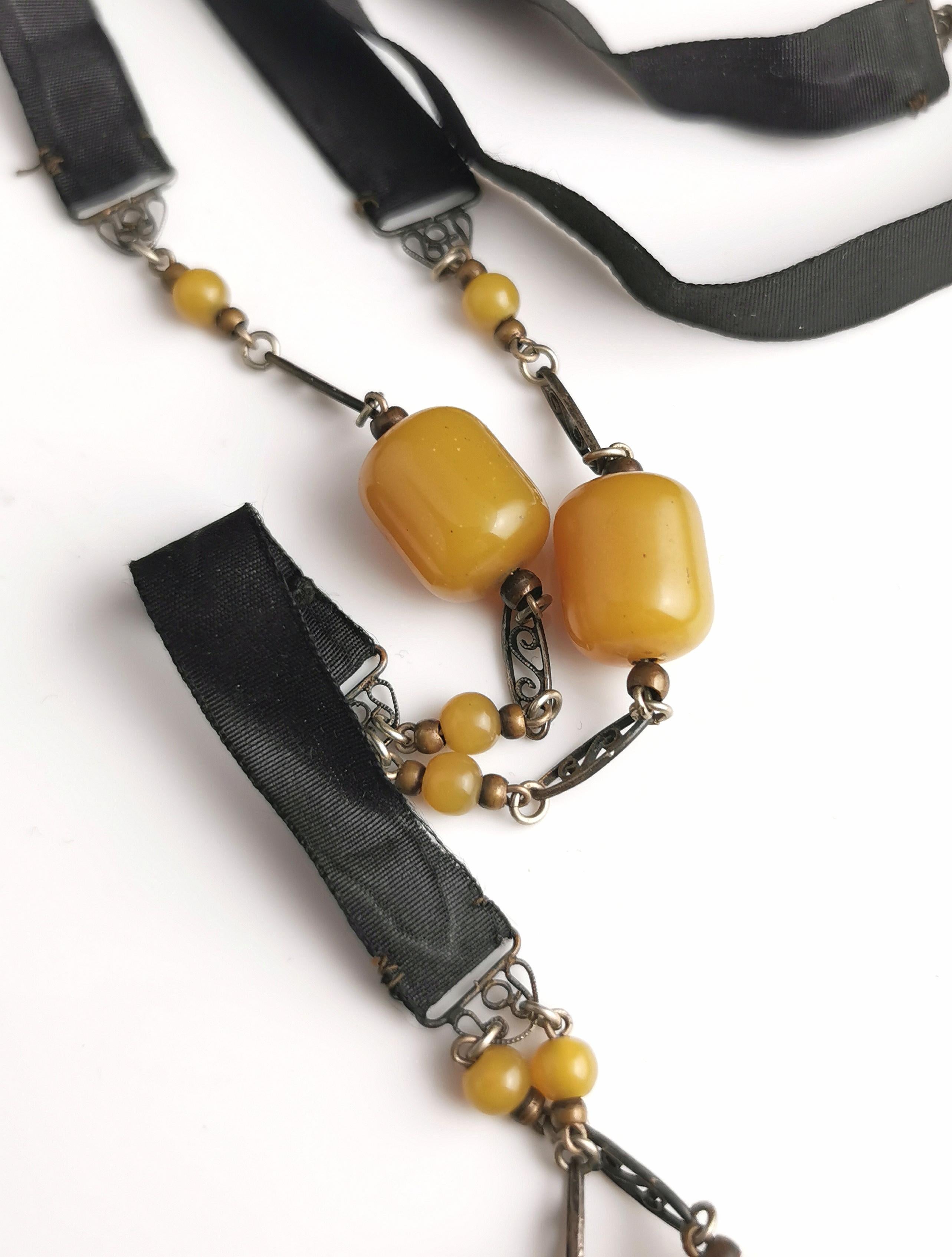 Antique Art Deco Sautoir necklace, Silk and bead  For Sale 5