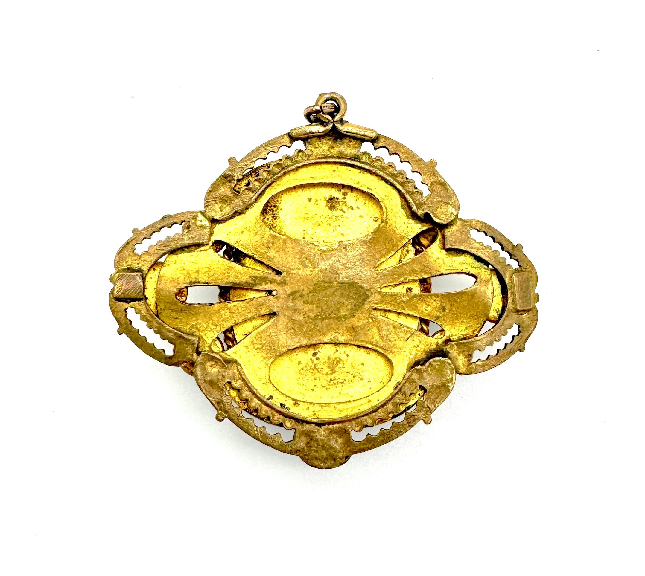Antiguo Colgante Art Decó Escarabajo Renacimiento Egipcio Gablonz Metal Dorado Vidrio en Bueno estado para la venta en Munich, Bavaria