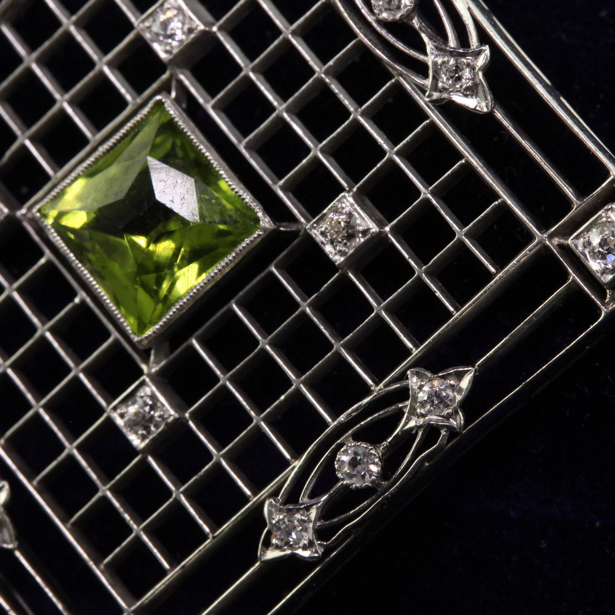 Antike Art Deco Shreve und Co. Platin Französisch Cut Peridot Diamant Filigran Pin im Zustand „Gut“ im Angebot in Great Neck, NY