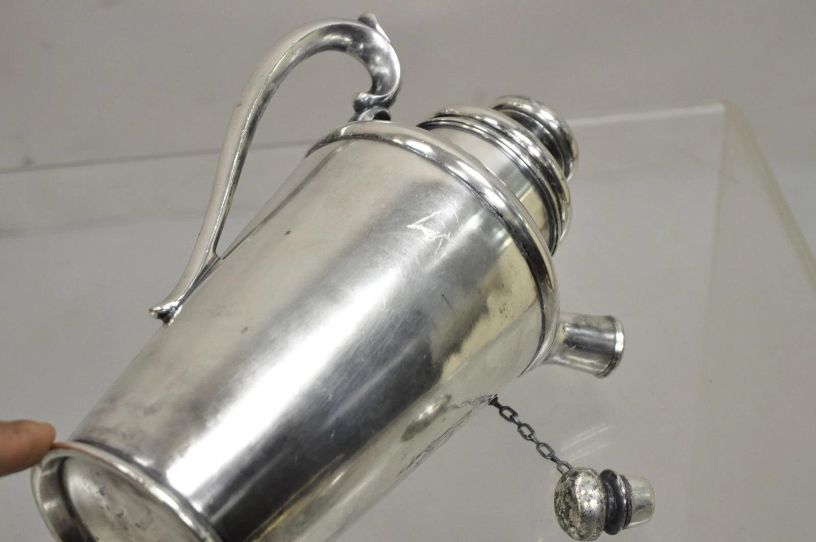 Shaker à cocktail Art déco ancien en métal argenté « Game Cock » avec monogramme en vente 4