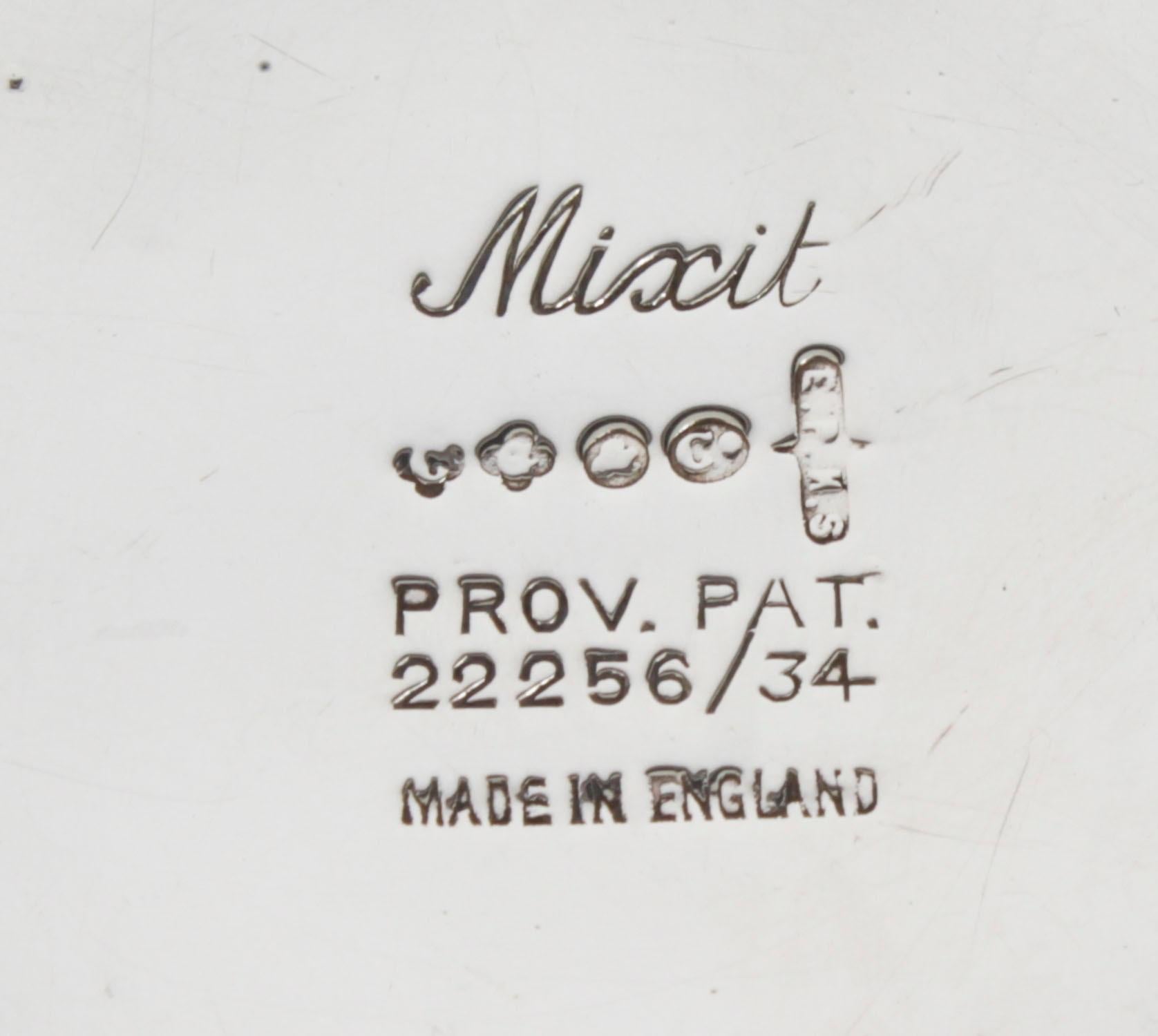 Shaker à cocktail Art déco ancien en métal argenté par Mixit 20ème siècle en vente 6